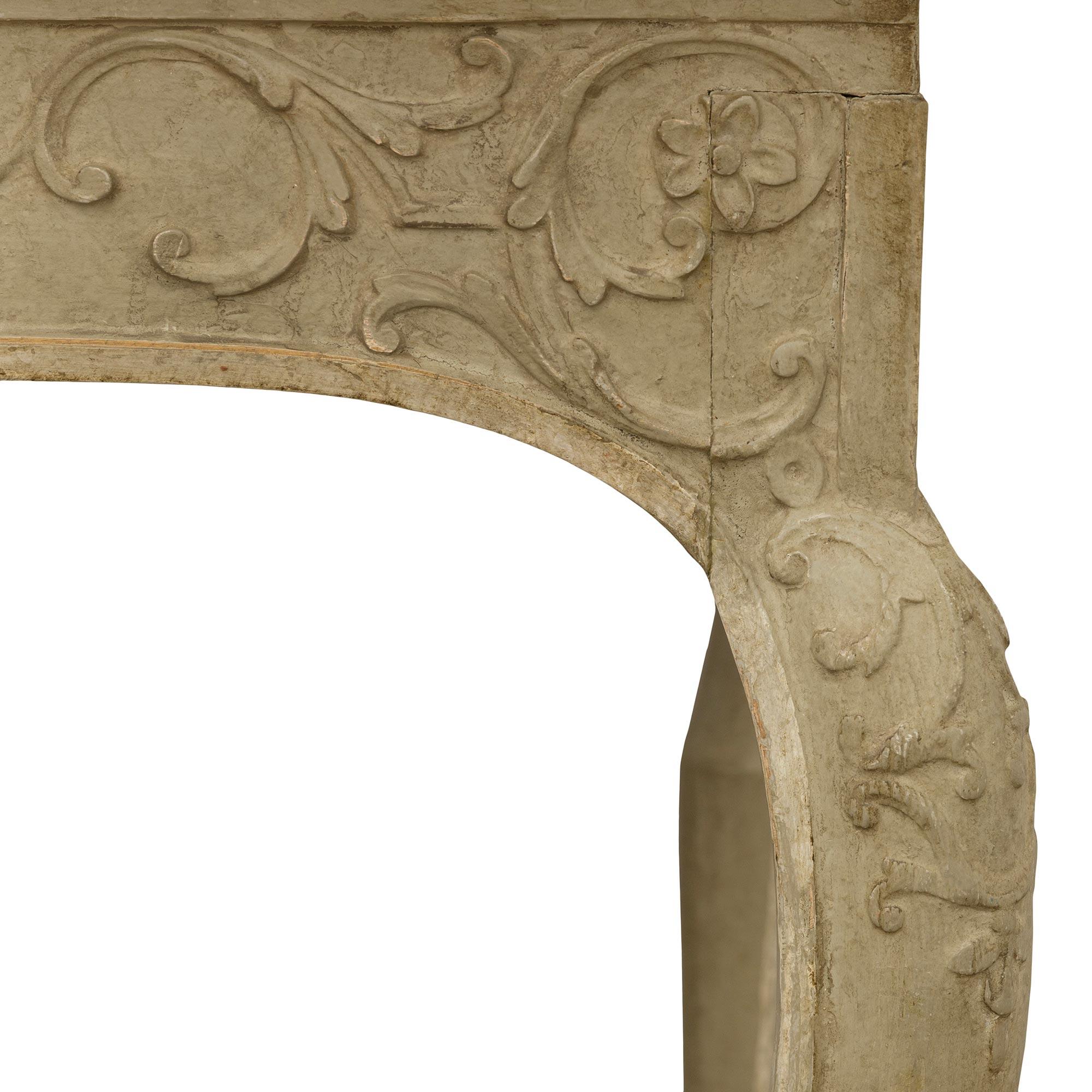 Land Französisch 18. Jahrhundert Regence Zeitraum patiniert Holz Mitte Tisch / Schreibtisch im Angebot 4