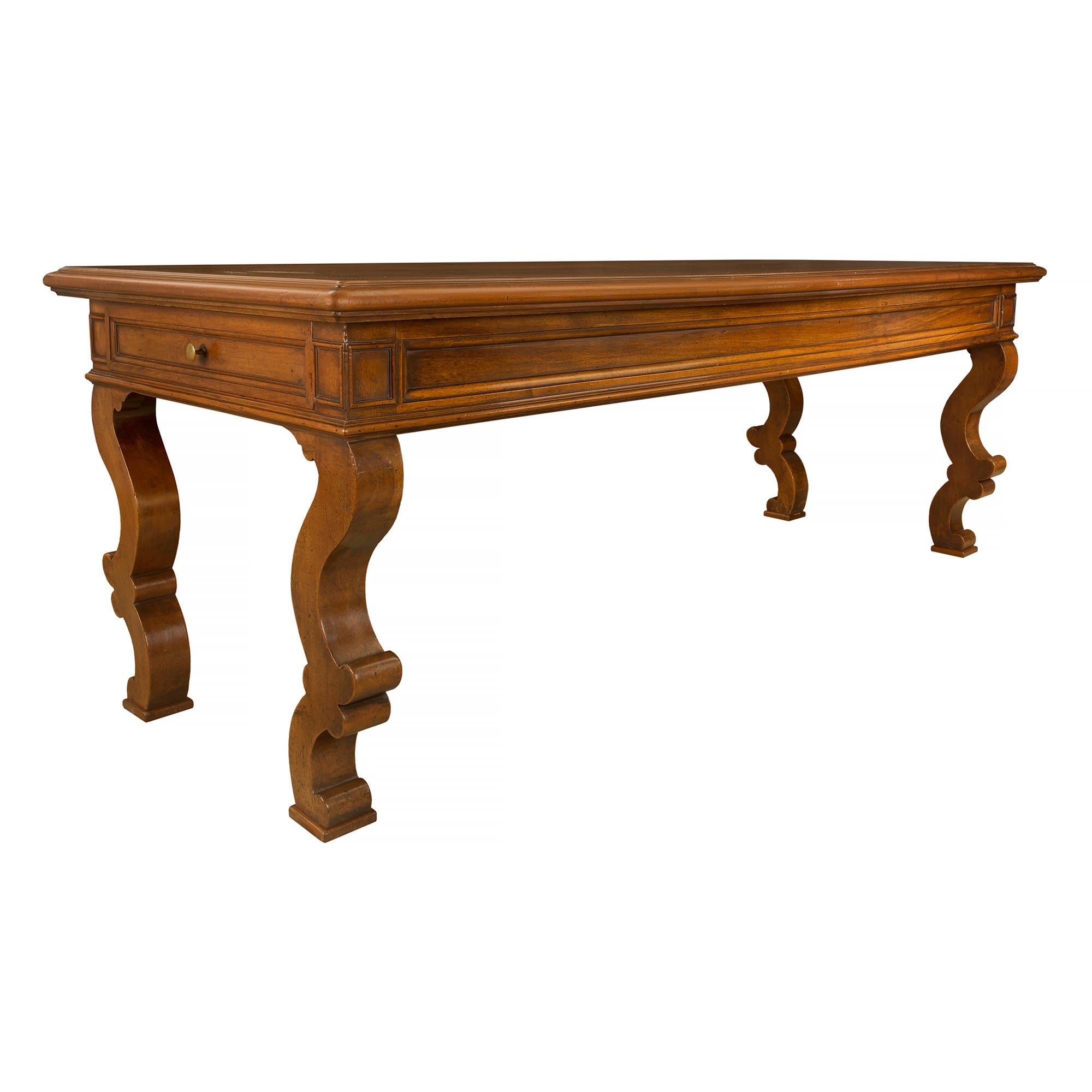 Country French 18th Century Solid Walnut Table In Good Condition For Sale In West Palm Beach, FL
