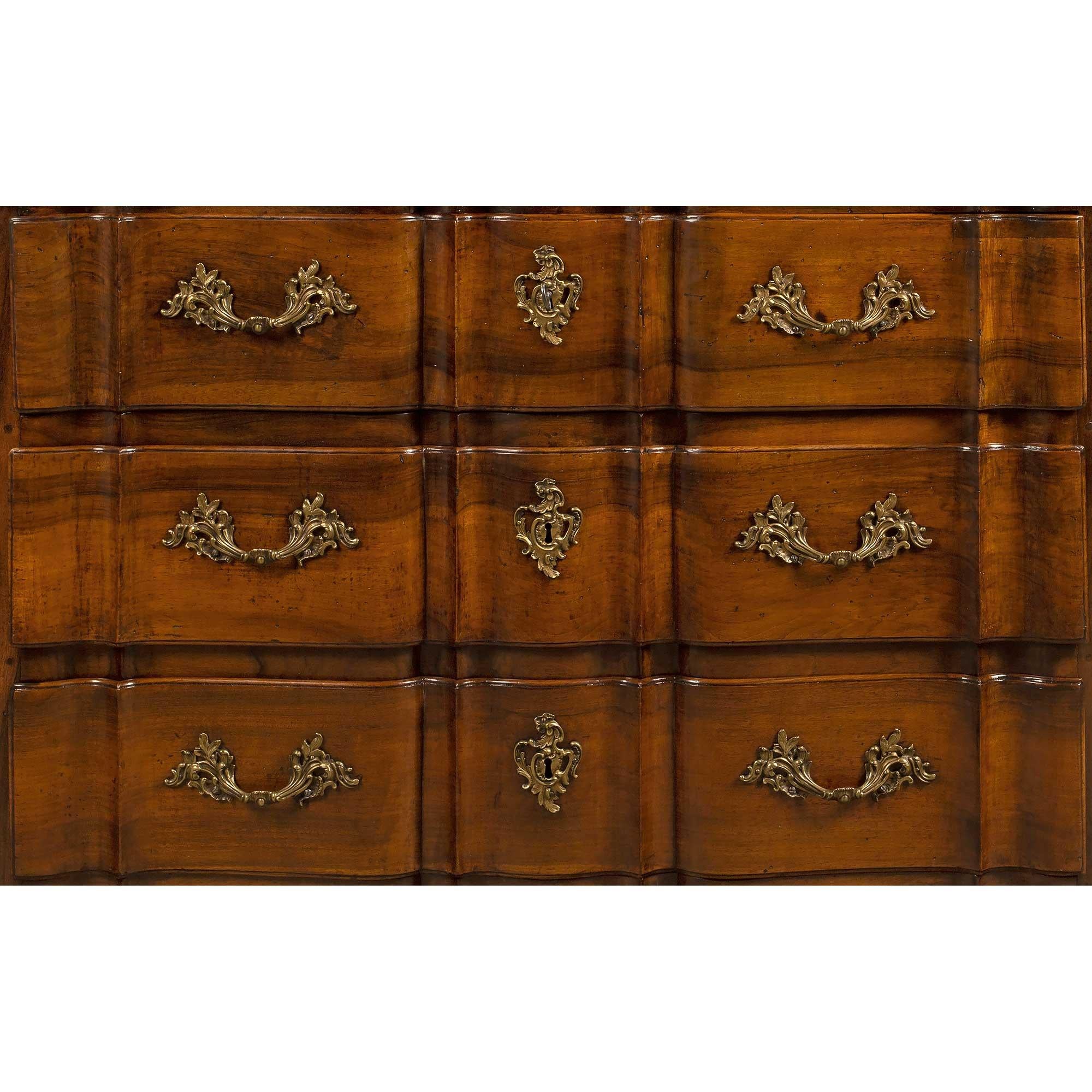 Country French 18th Century Walnut Three-Drawer Commode For Sale 2