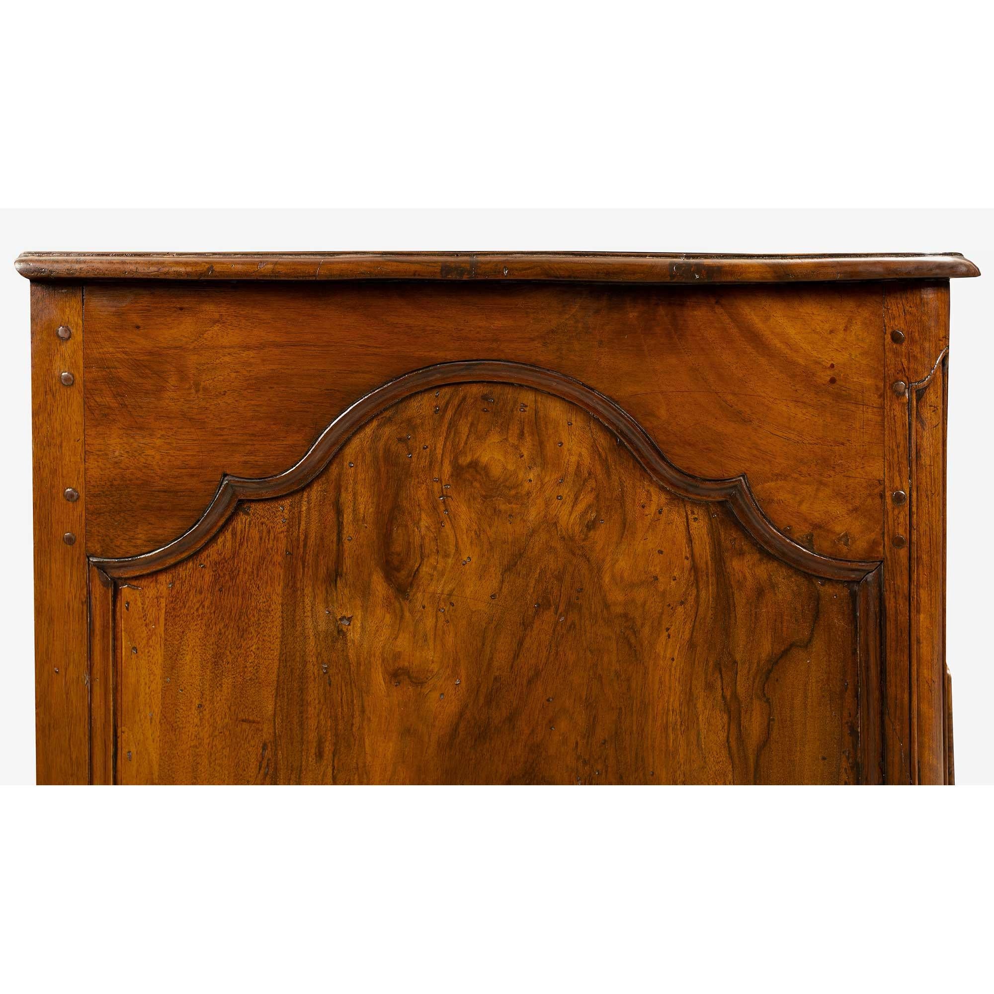 Country French 18th Century Walnut Three-Drawer Commode For Sale 5