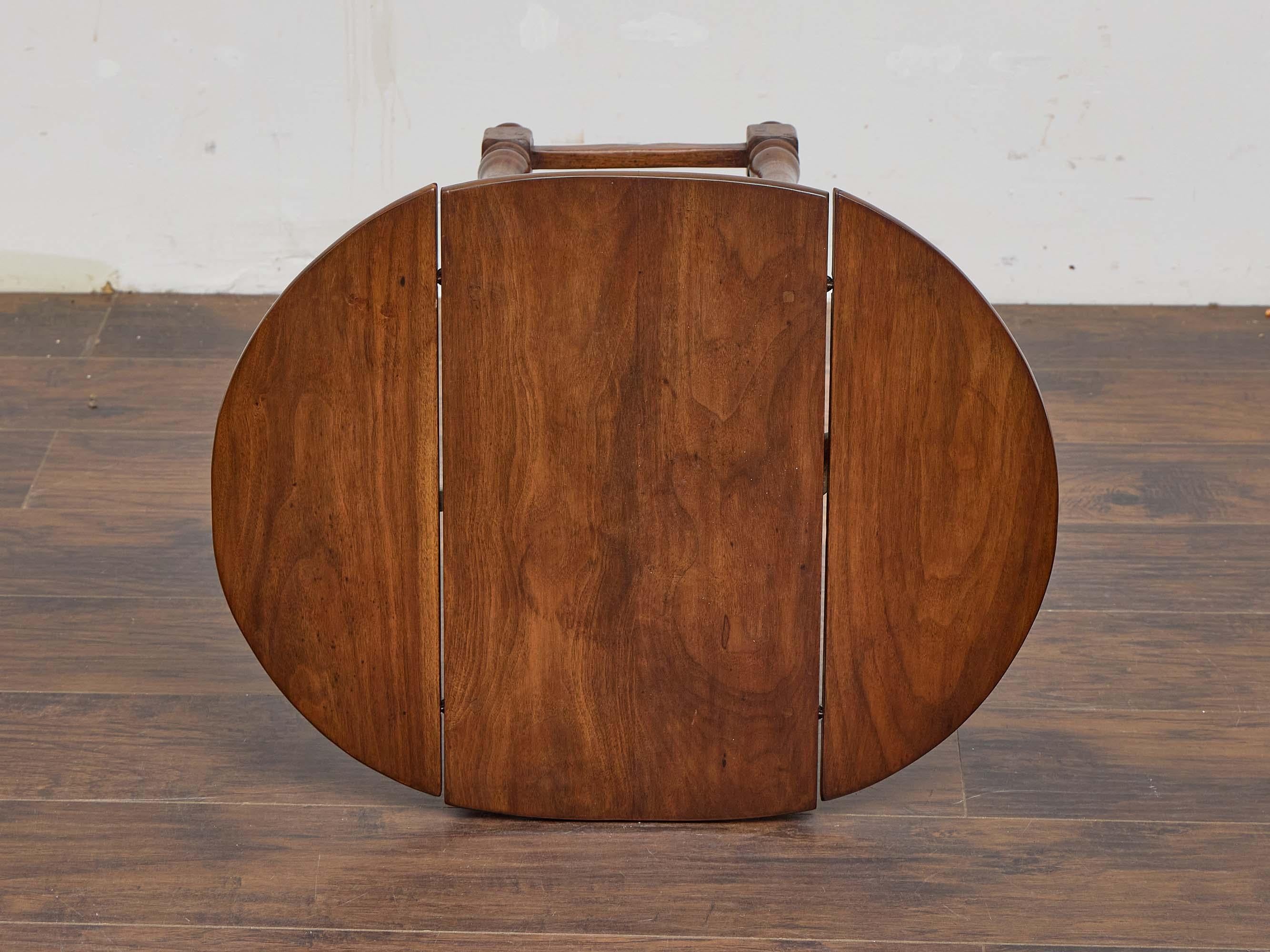 Table à feuilles tombantes du 19e siècle avec patine rustique et tiroir unique en vente 3