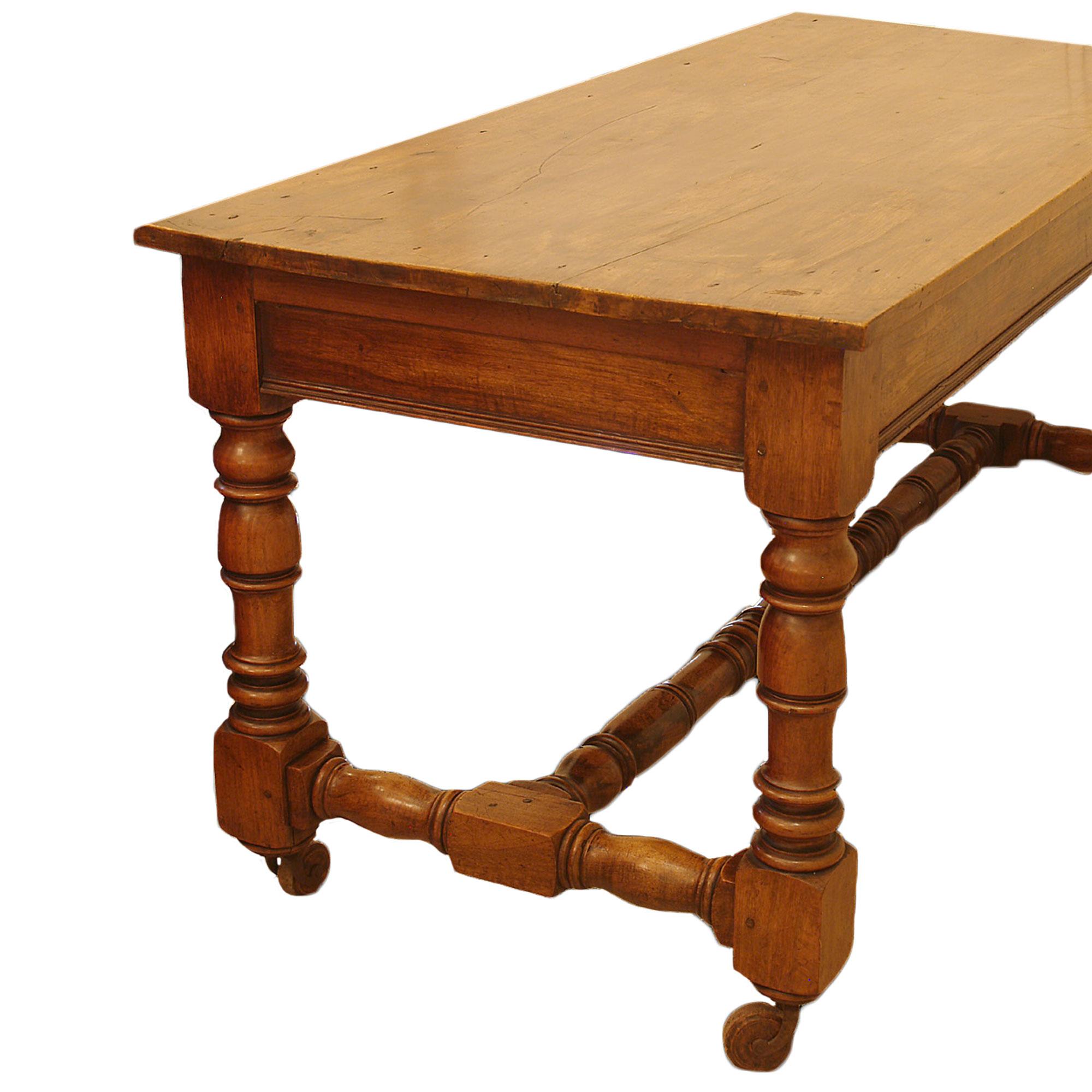 Country French 19th Century Louis XIII St. Walnut Table In Good Condition For Sale In West Palm Beach, FL