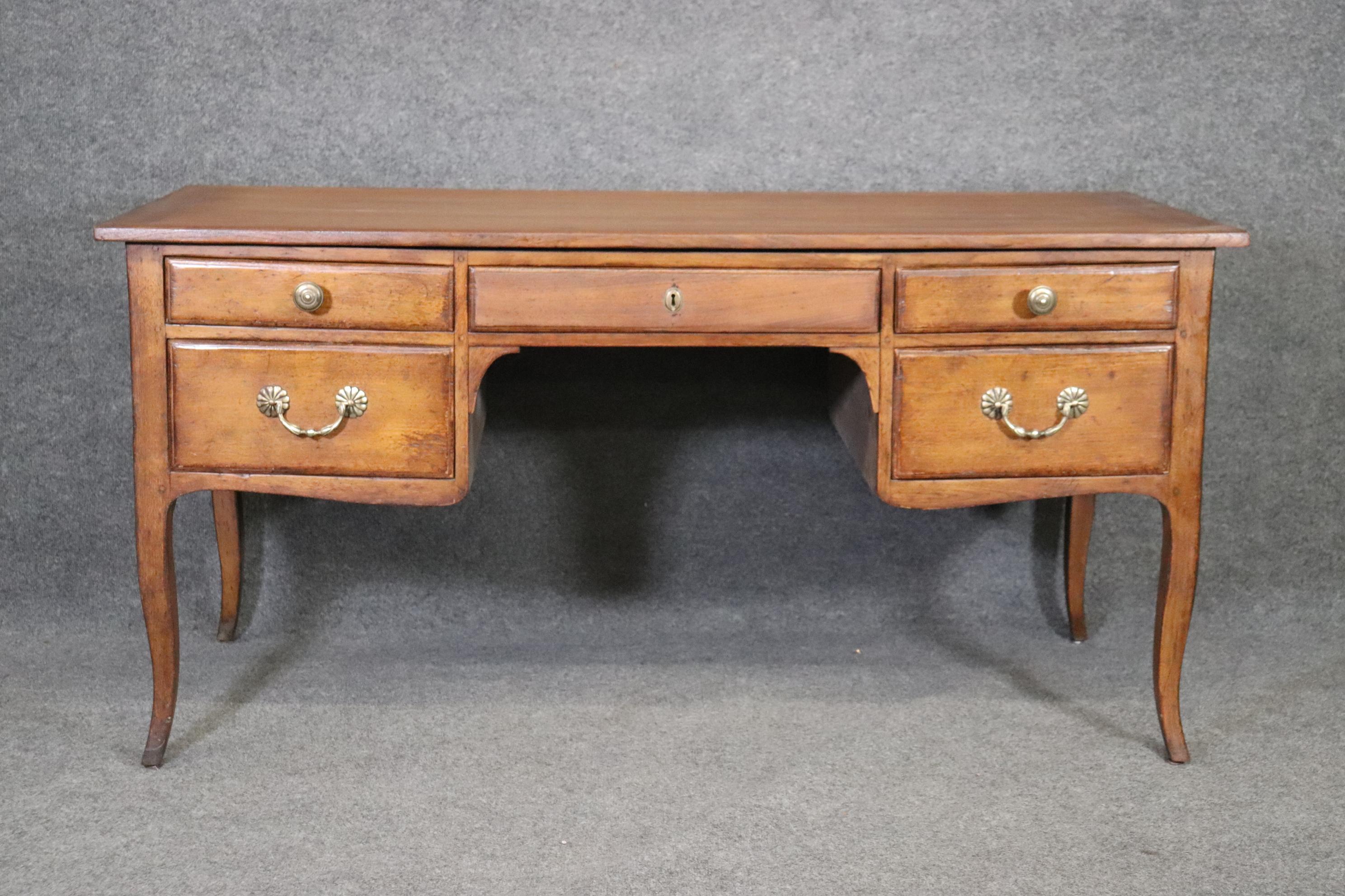 Country French Baker Furniture Executive Writing Desk Circa 1980 In Good Condition For Sale In Swedesboro, NJ