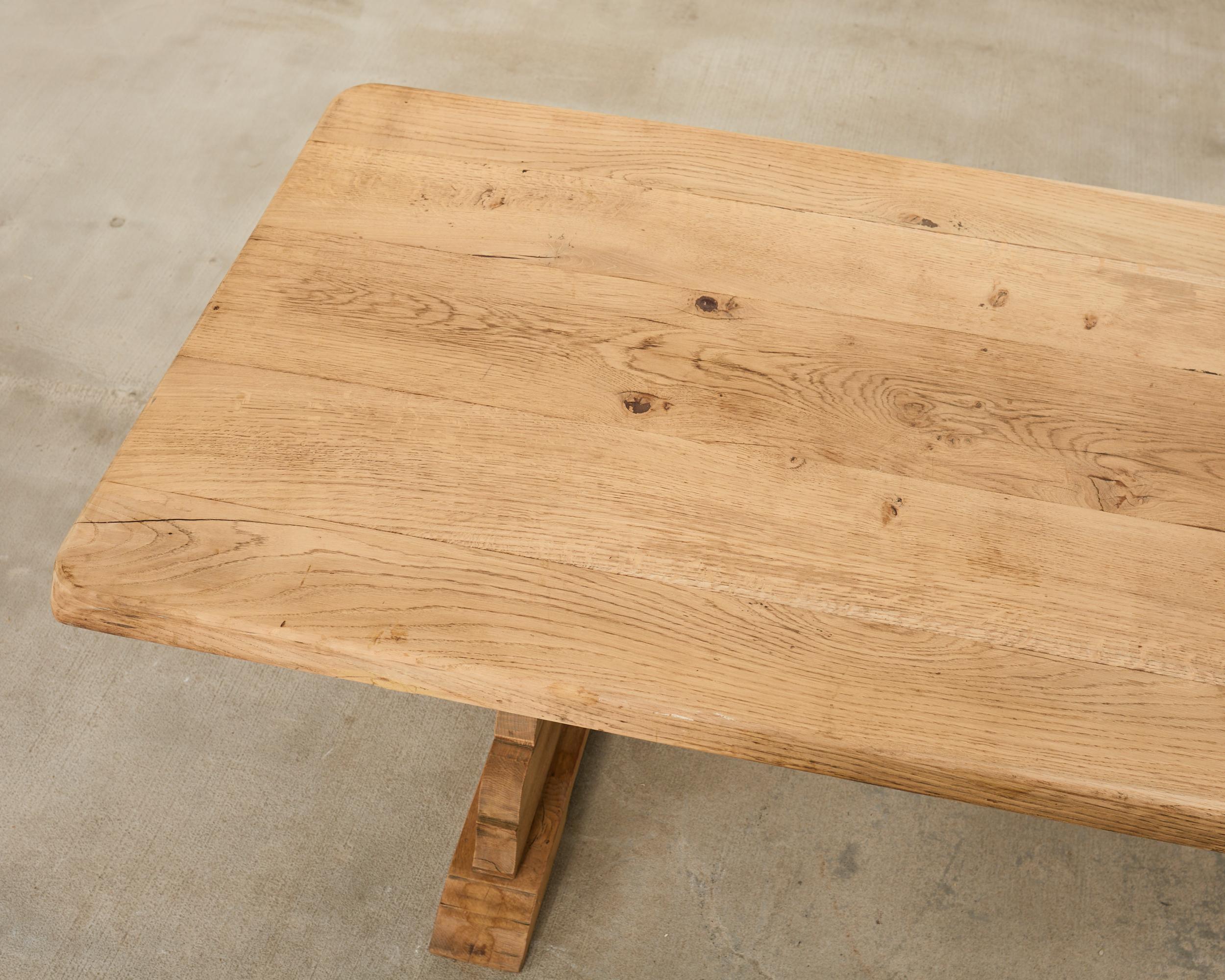 Mesa de comedor Country French Bleached Oak Farmhouse 6.5 Ft en Desgastado estado para la venta en Rio Vista, CA