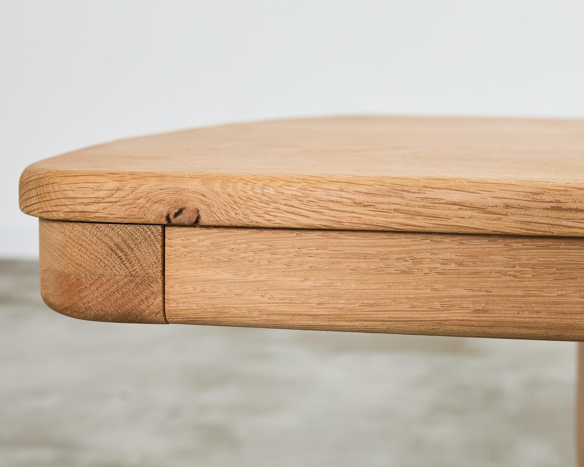 Table de salle à manger à tréteaux en chêne blanchi de style rustique français en vente 2