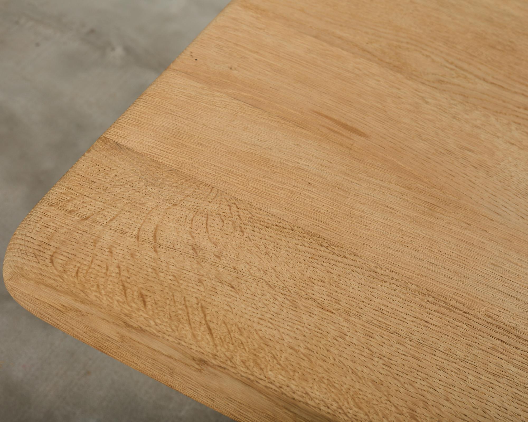 Table de salle à manger à tréteaux en chêne blanchi de style rustique français en vente 2