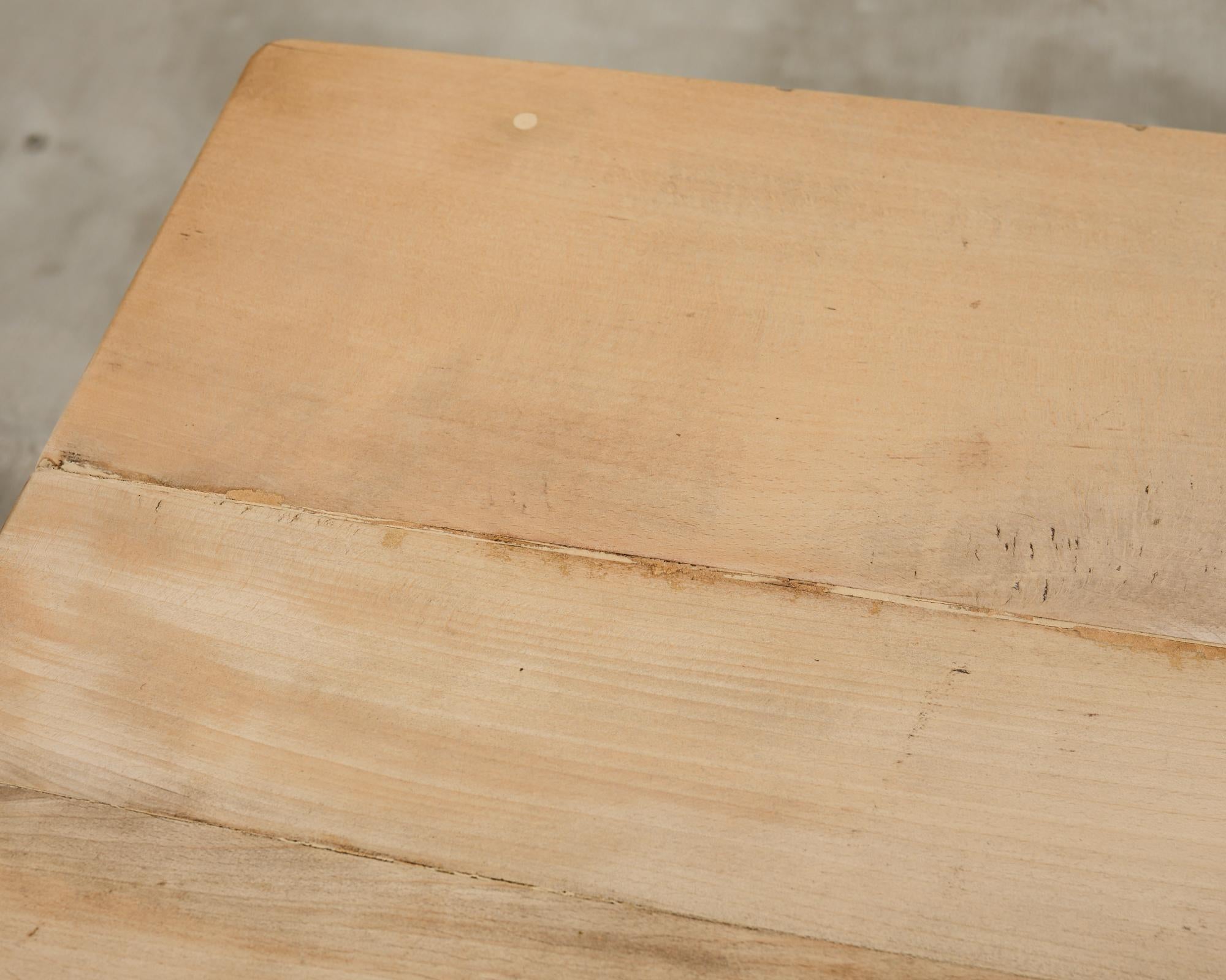 Table de salle à manger à tréteaux en chêne blanchi de style rustique français en vente 3
