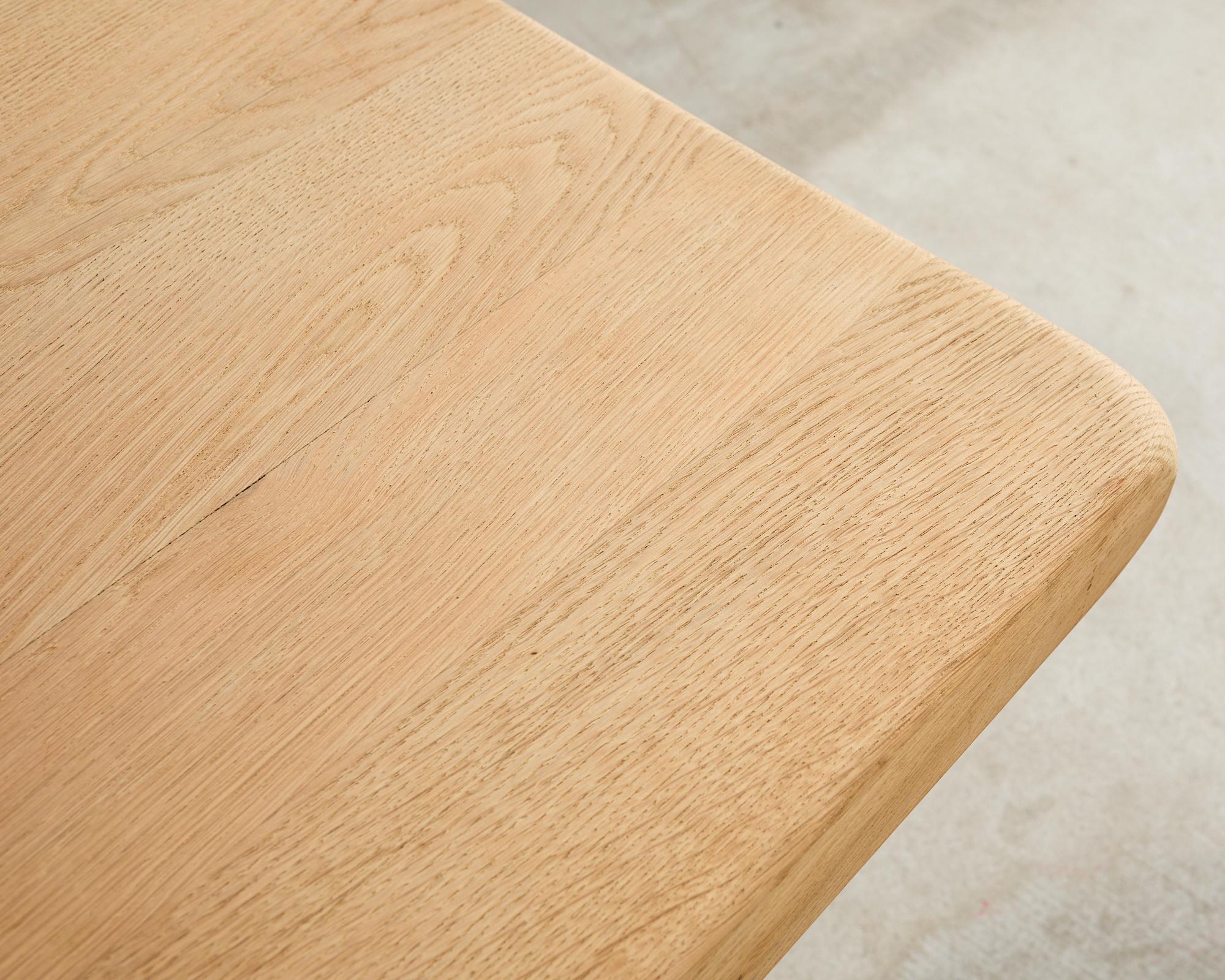 Table de salle à manger à tréteaux en chêne blanchi de style rustique français en vente 4