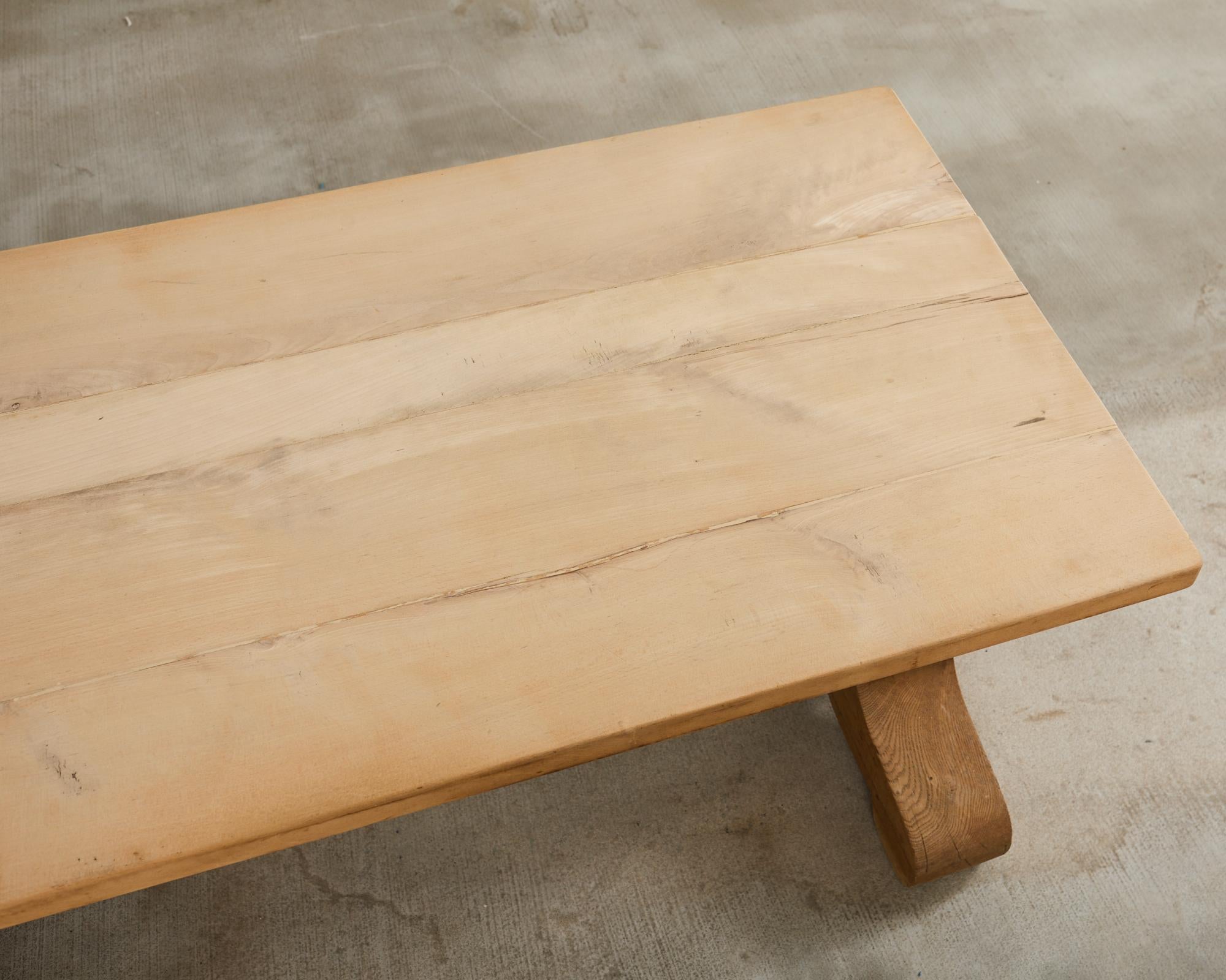Chêne Table de salle à manger à tréteaux en chêne blanchi de style rustique français en vente
