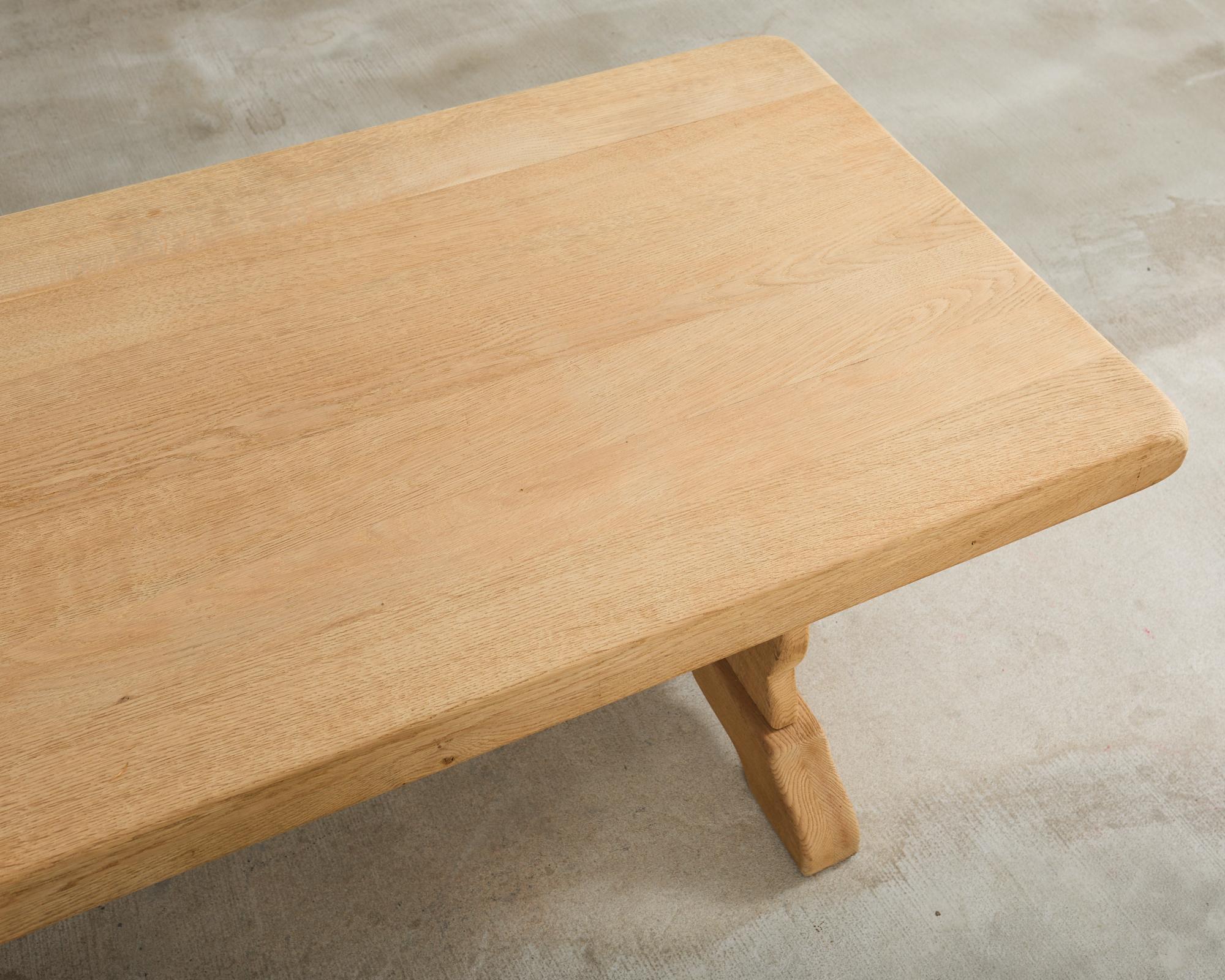 Fer Table de salle à manger à tréteaux en chêne blanchi de style rustique français en vente