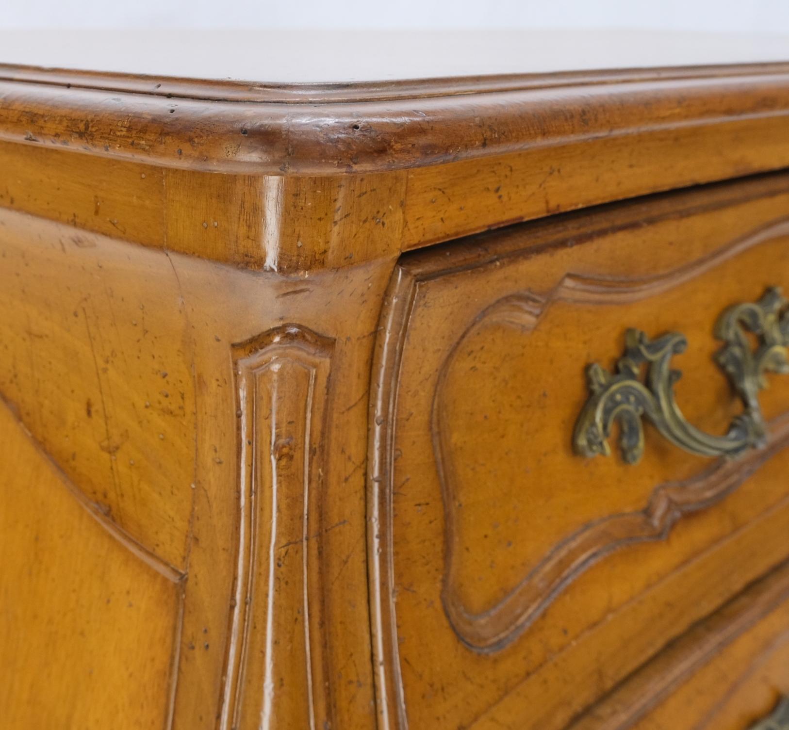 Noce Cassettiera a tre cassetti in legno massiccio in stile country francese Bombay in vendita