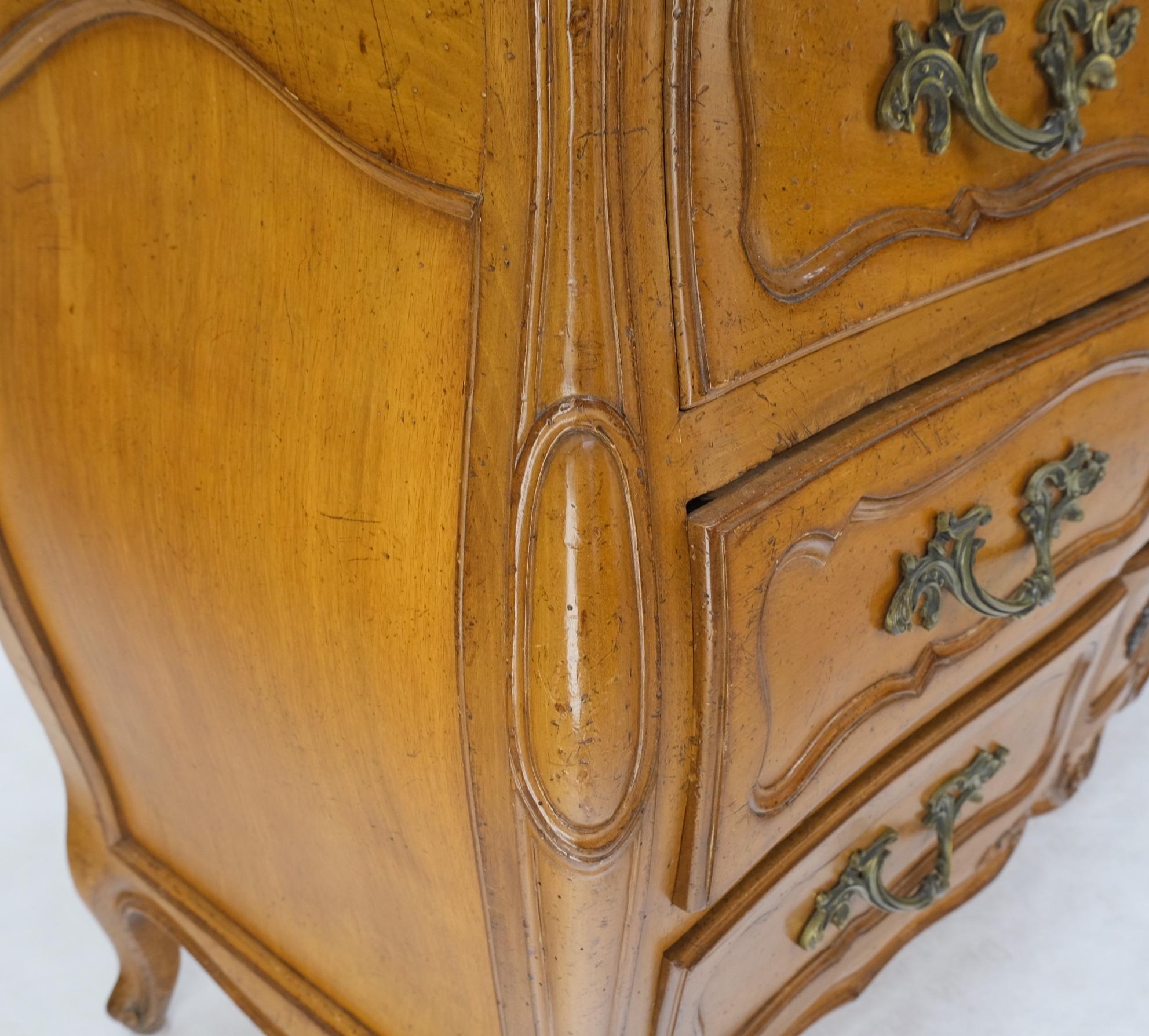 Country French Bombay Shape Massive Solid Wood Three Drawers Dresser Chest  In Good Condition For Sale In Rockaway, NJ
