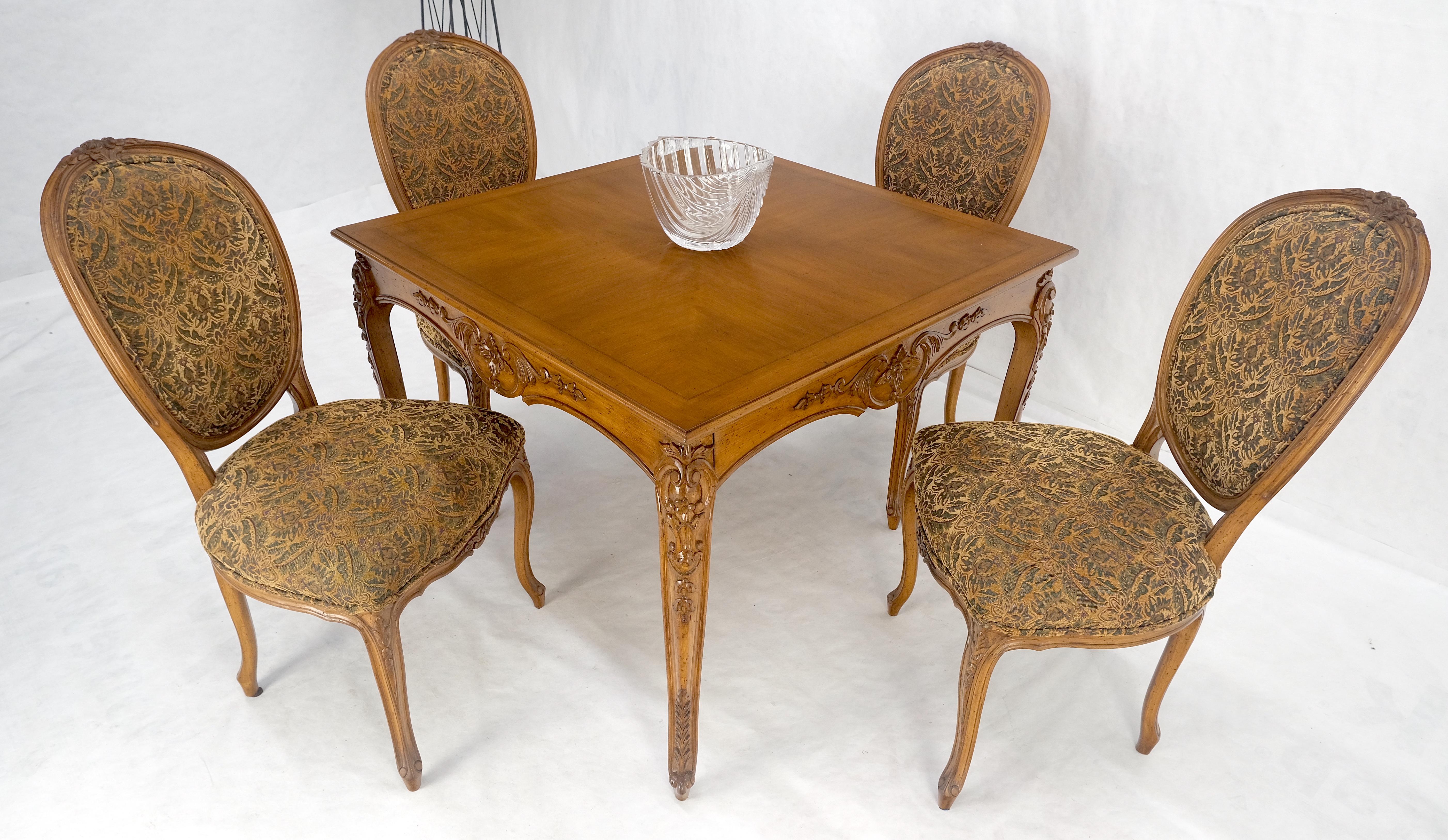 20ième siècle Table de jeu de salle à manger italienne sculptée à deux tiroirs et 4 chaises MINT ! en vente