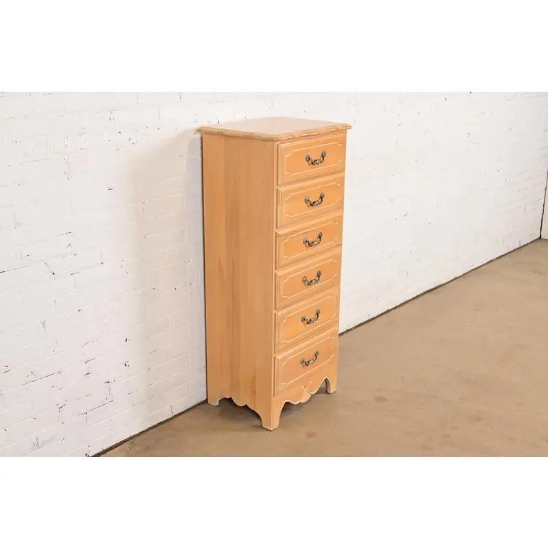 Arcón lencero o Semainier francés de arce tallado de estilo rústico en Bueno estado para la venta en South Bend, IN