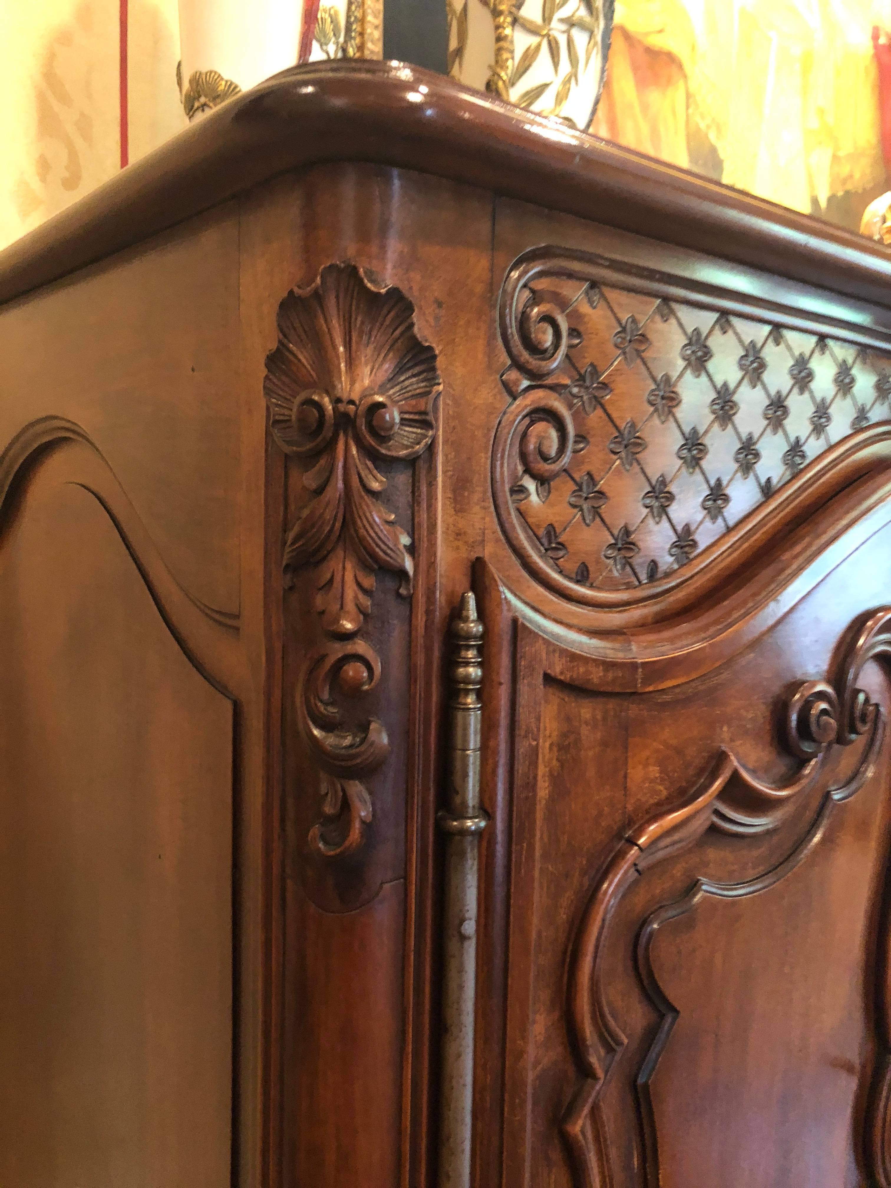 Country French Cherrywood Sideboard Buffet in the Louis XV Style In Good Condition In Stamford, CT