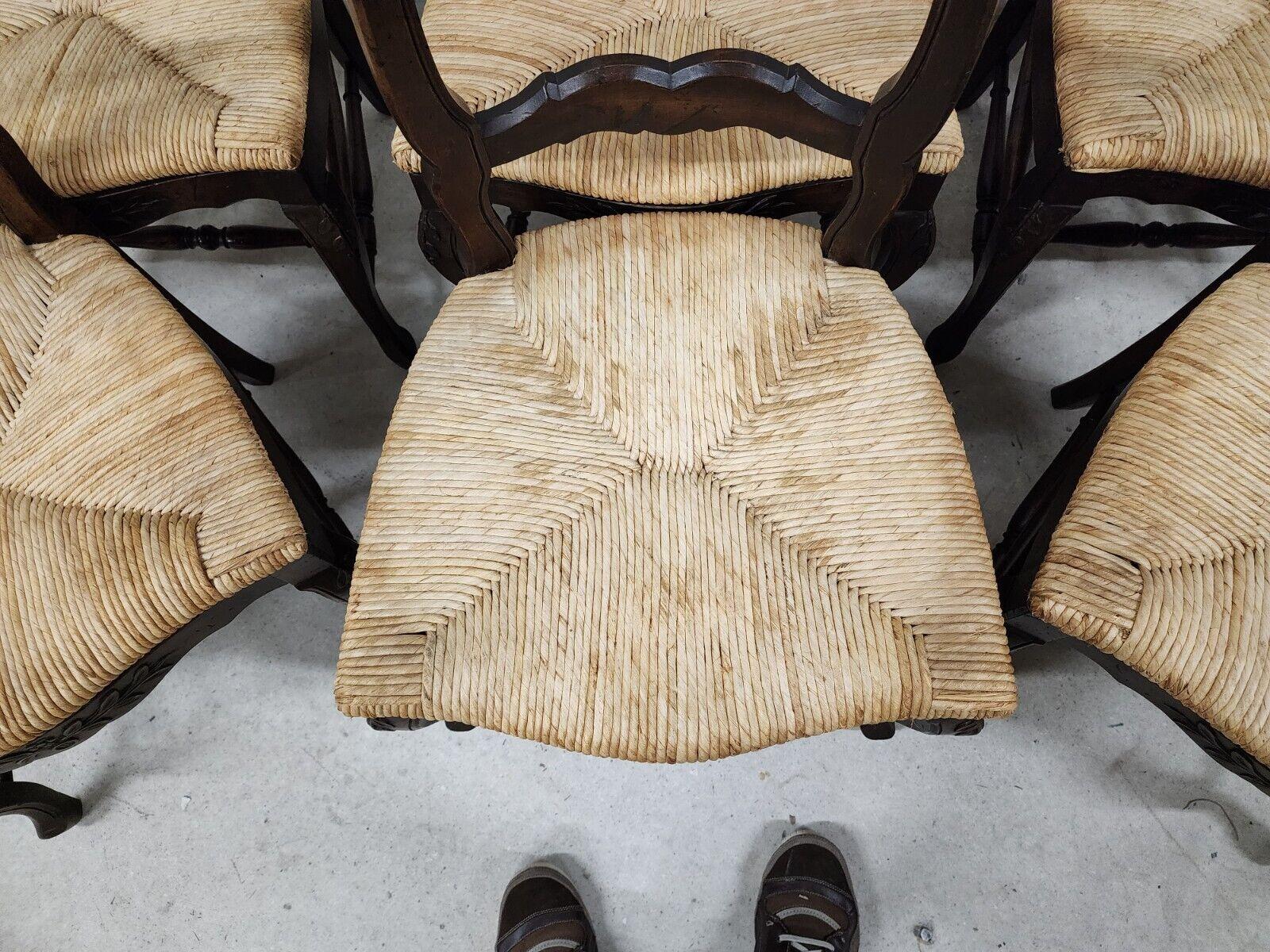 Chaises de salle à manger de style campagnard français à assise en jonc et à dos d'échelle du milieu du siècle ''6''. en vente 3