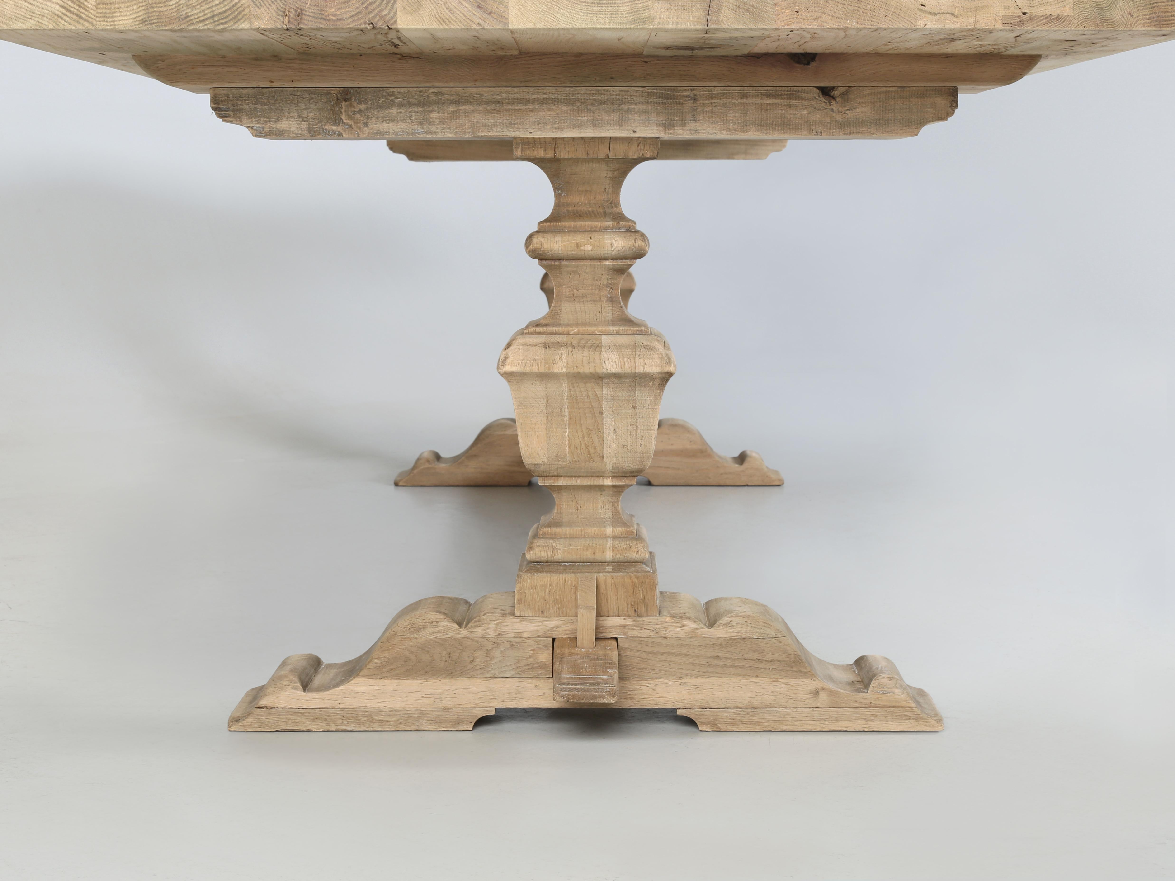 Table de salle à manger de style campagnard français avec magnifique plateau en chêne rustique 4