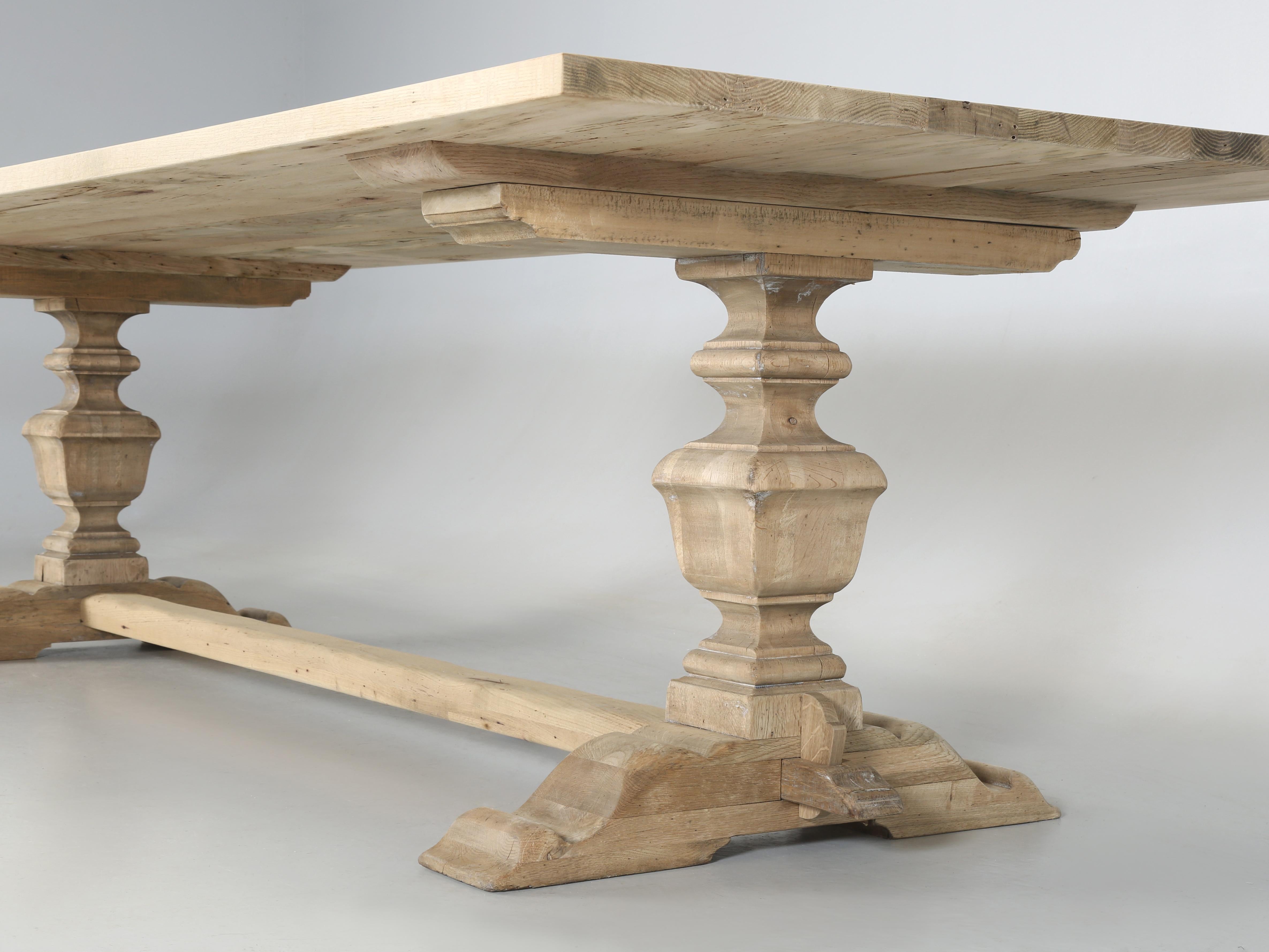 Bois Table de salle à manger de style campagnard français avec magnifique plateau en chêne rustique