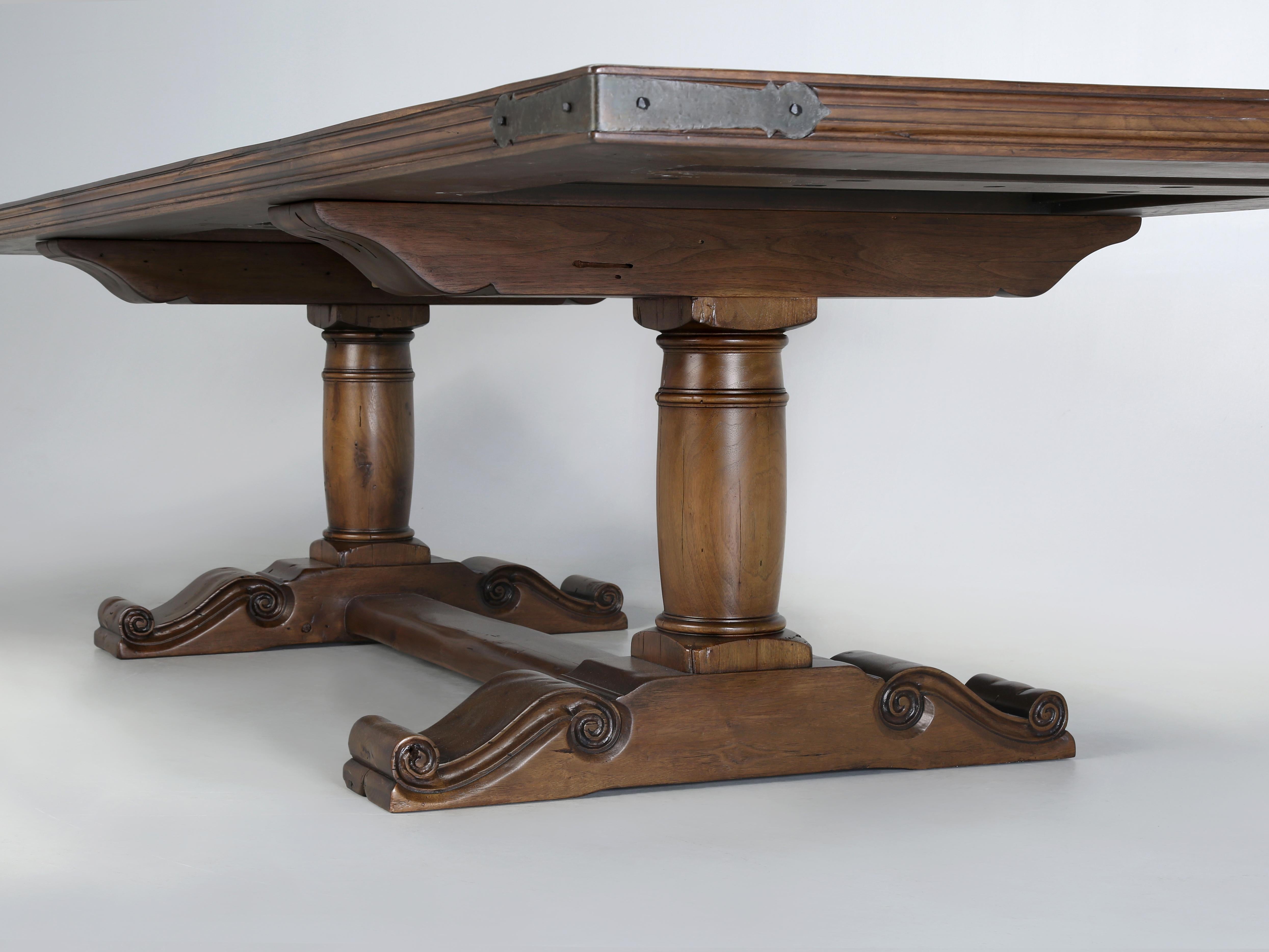 Table de salle à manger d'inspiration française par Old Plank, fabriquée à la main sur commande en vente 2