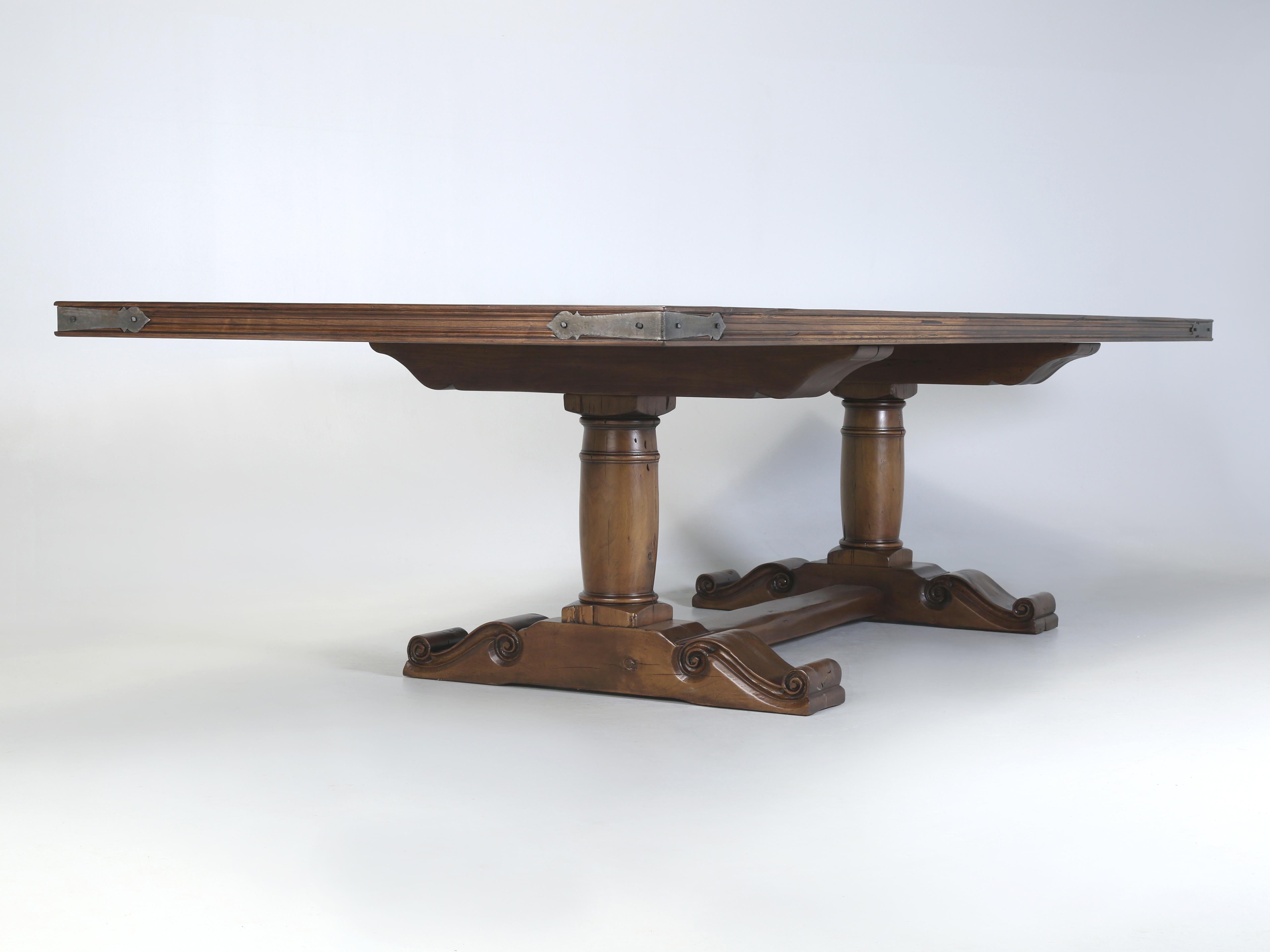 Table de salle à manger d'inspiration française par Old Plank, fabriquée à la main sur commande en vente 3