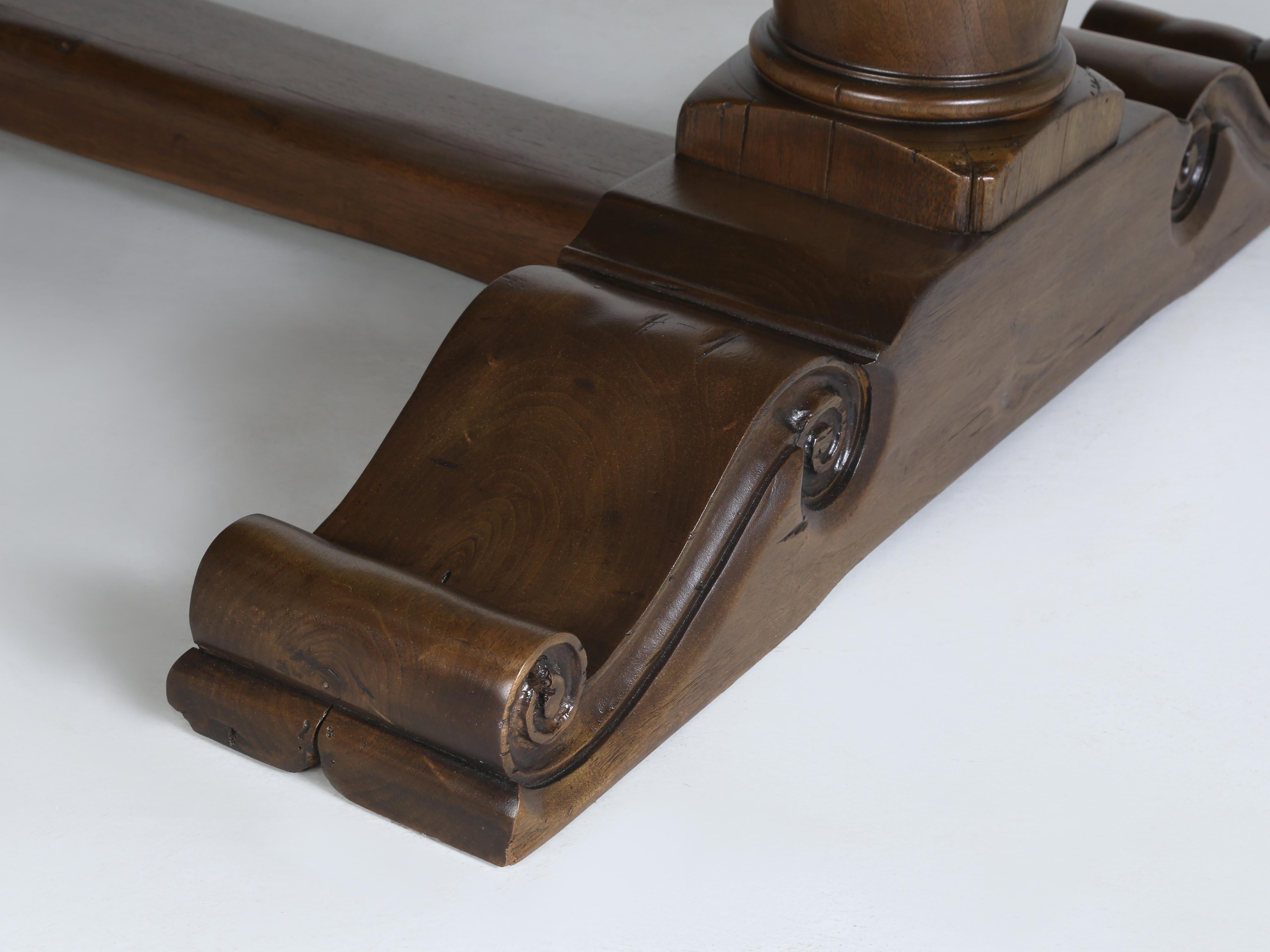 Table de salle à manger d'inspiration française par Old Plank, fabriquée à la main sur commande en vente 5