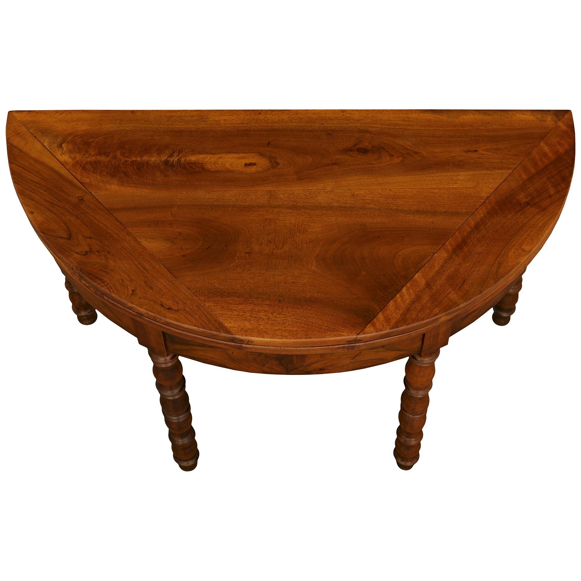 Mesa de comedor/consola de campo francesa de nogal del siglo XIX en venta 4