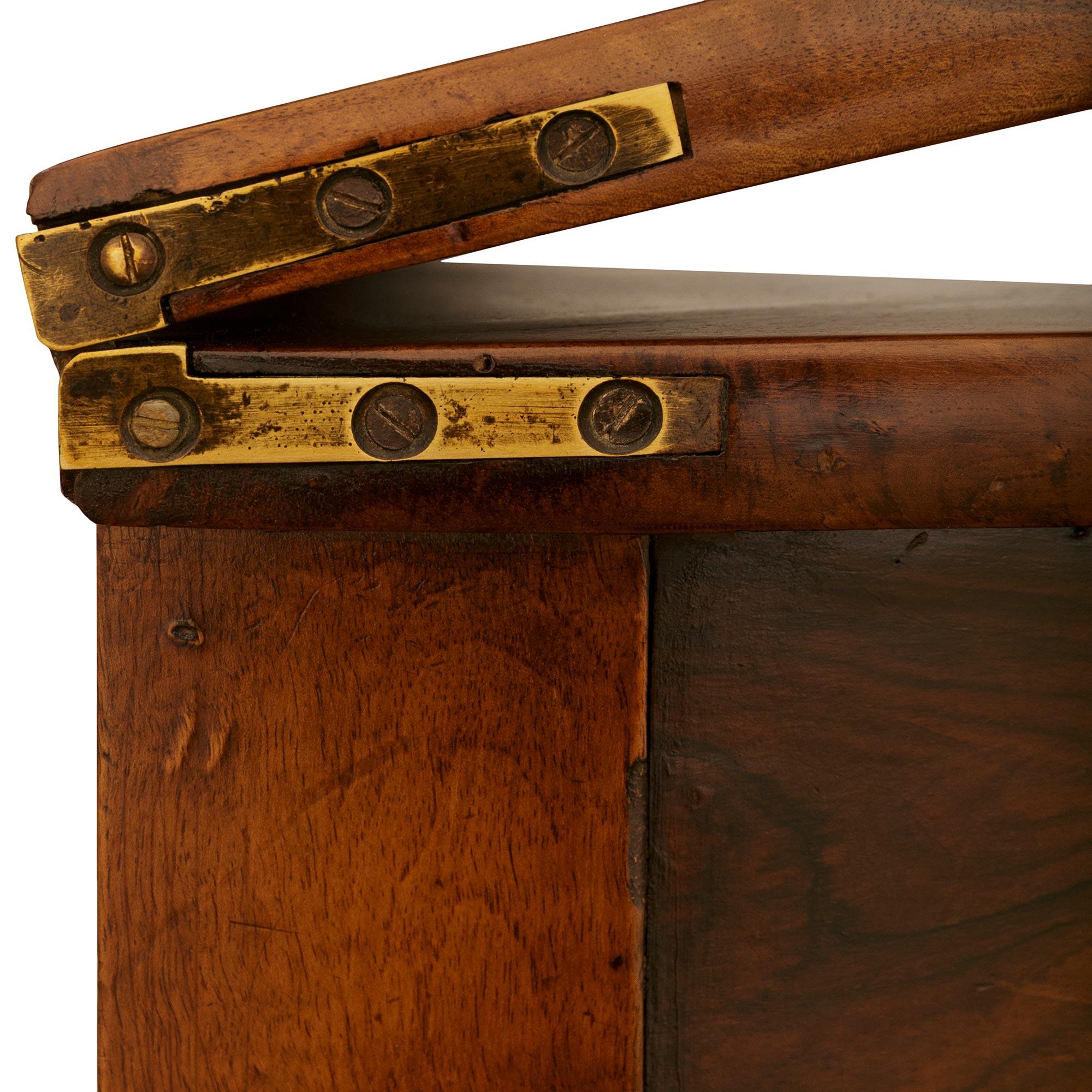 Mesa de comedor/consola de campo francesa de nogal del siglo XIX siglo XVIII y antes en venta