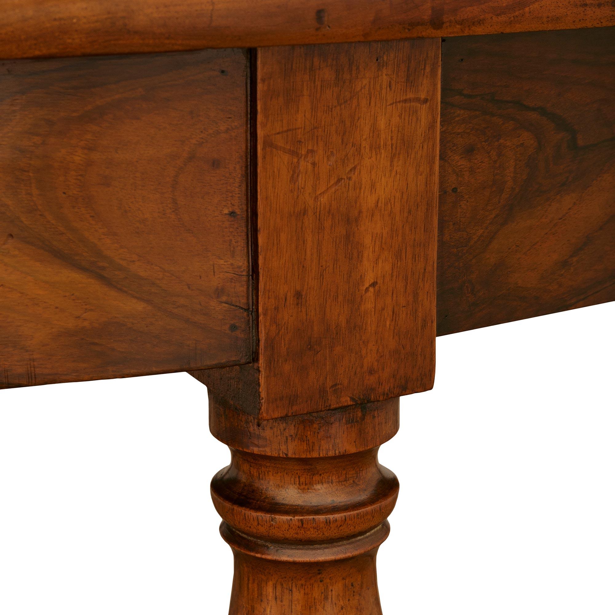 Mesa de comedor/consola de campo francesa de nogal del siglo XIX en venta 2