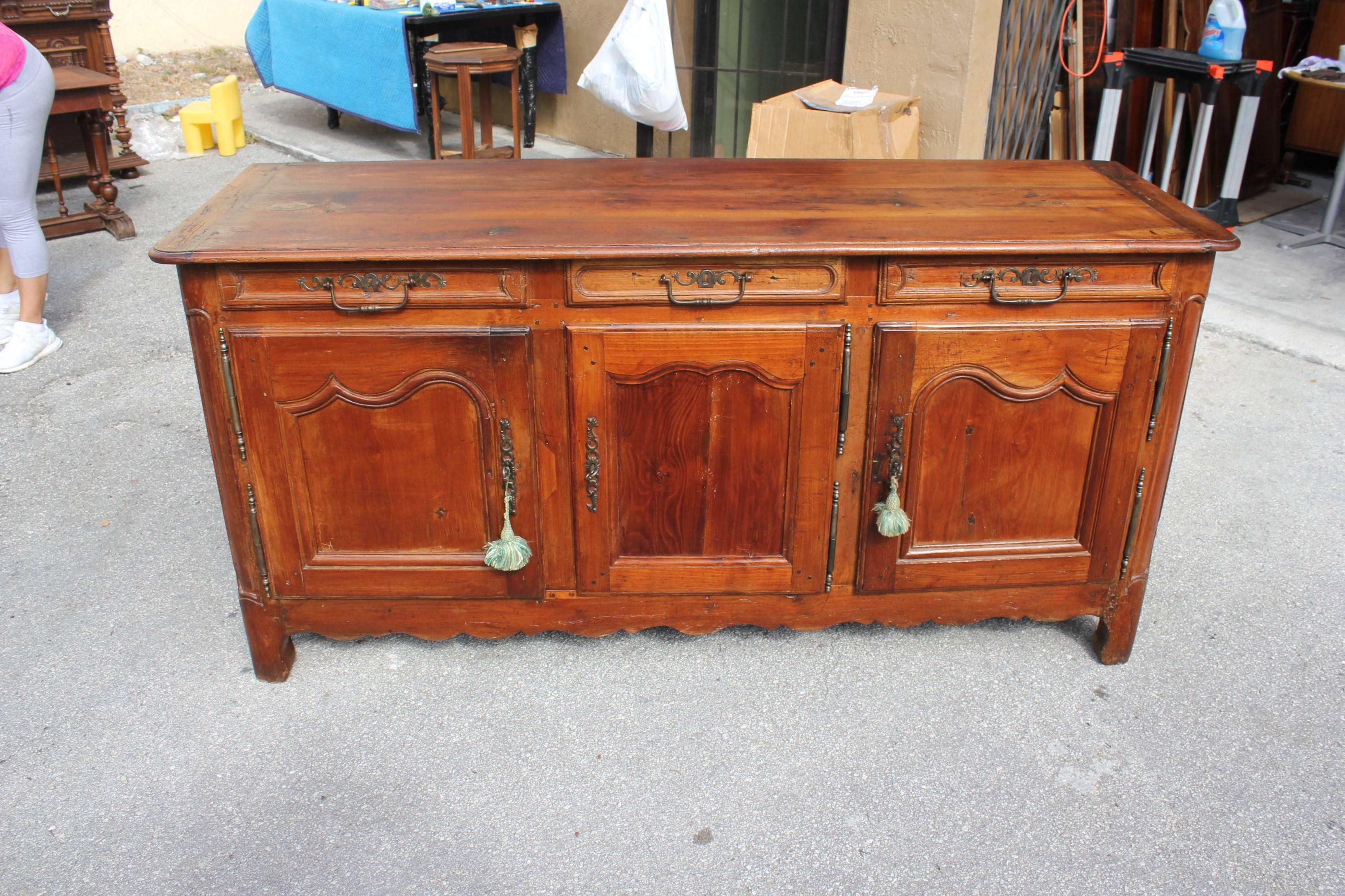Country French Louis XV Sideboard or Buffet Solid Cherrywood 18th Century Period In Good Condition In Hialeah, FL