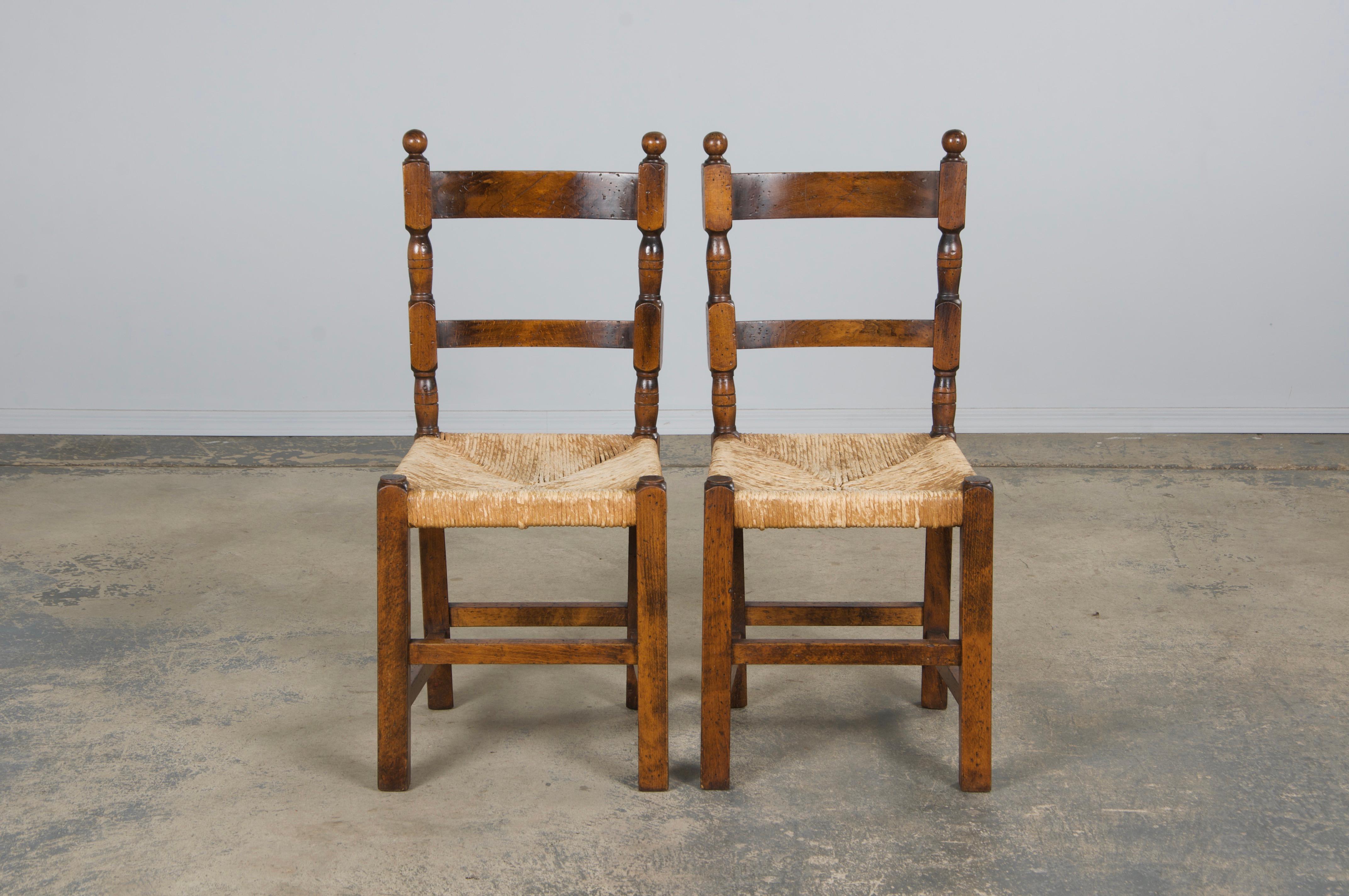 Country French Maple Ladder Back Rush Seats Farmhouse Dining Chairs - Set of 8 In Good Condition For Sale In Astoria, NY