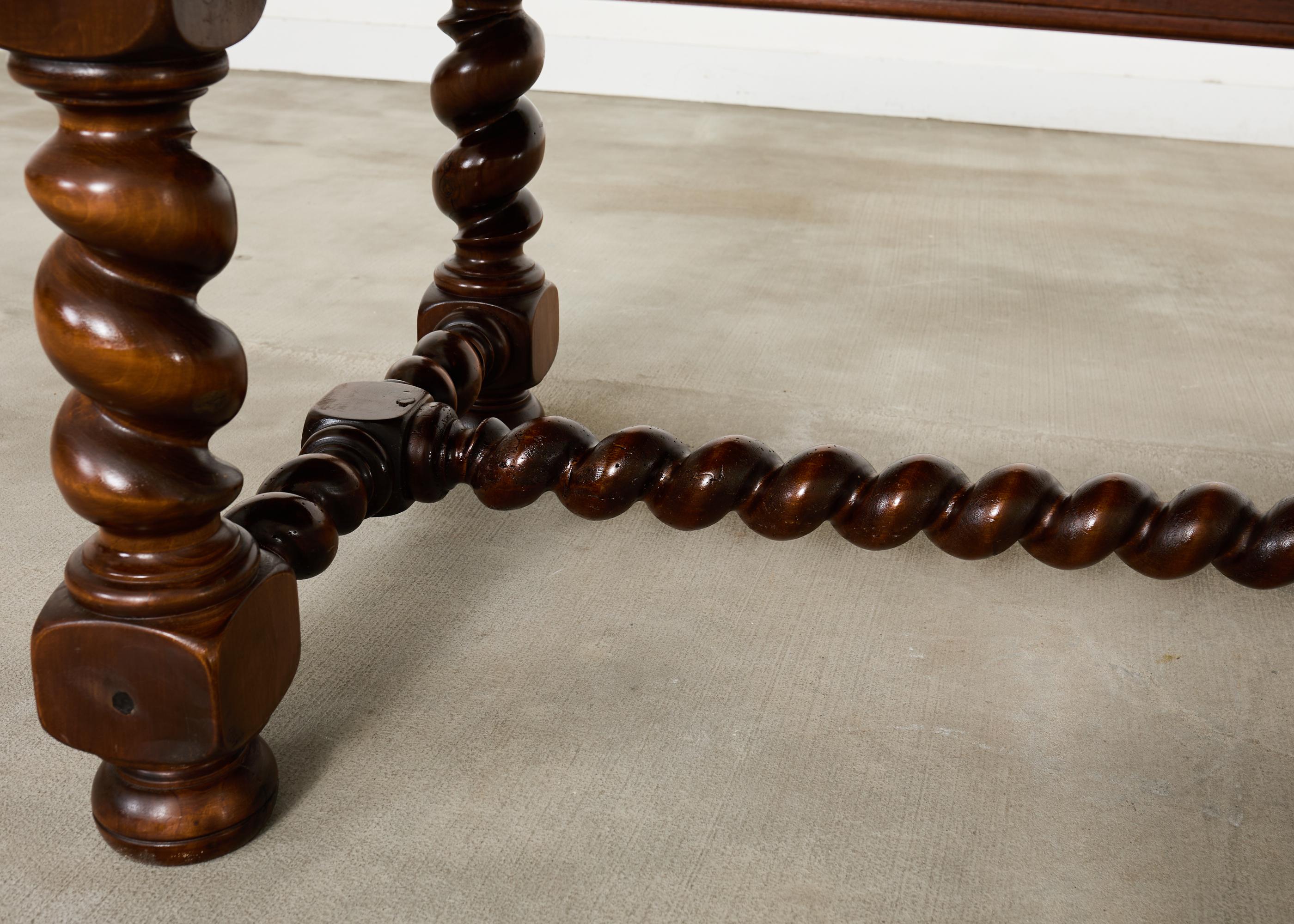 Table de salle à manger à tréteaux en chêne français Farmhouse Barley Twist en vente 2