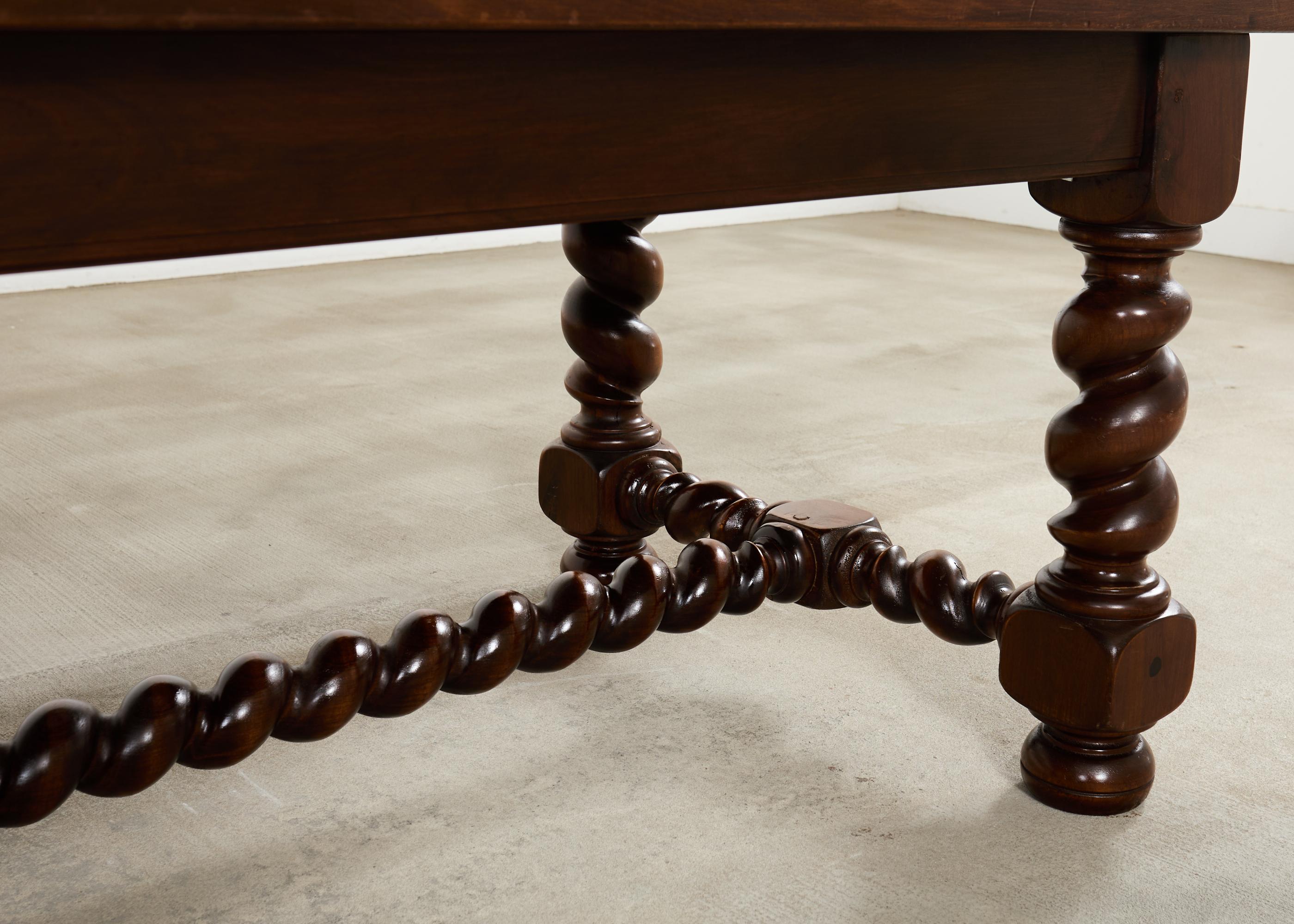 Table de salle à manger à tréteaux en chêne français Farmhouse Barley Twist en vente 3