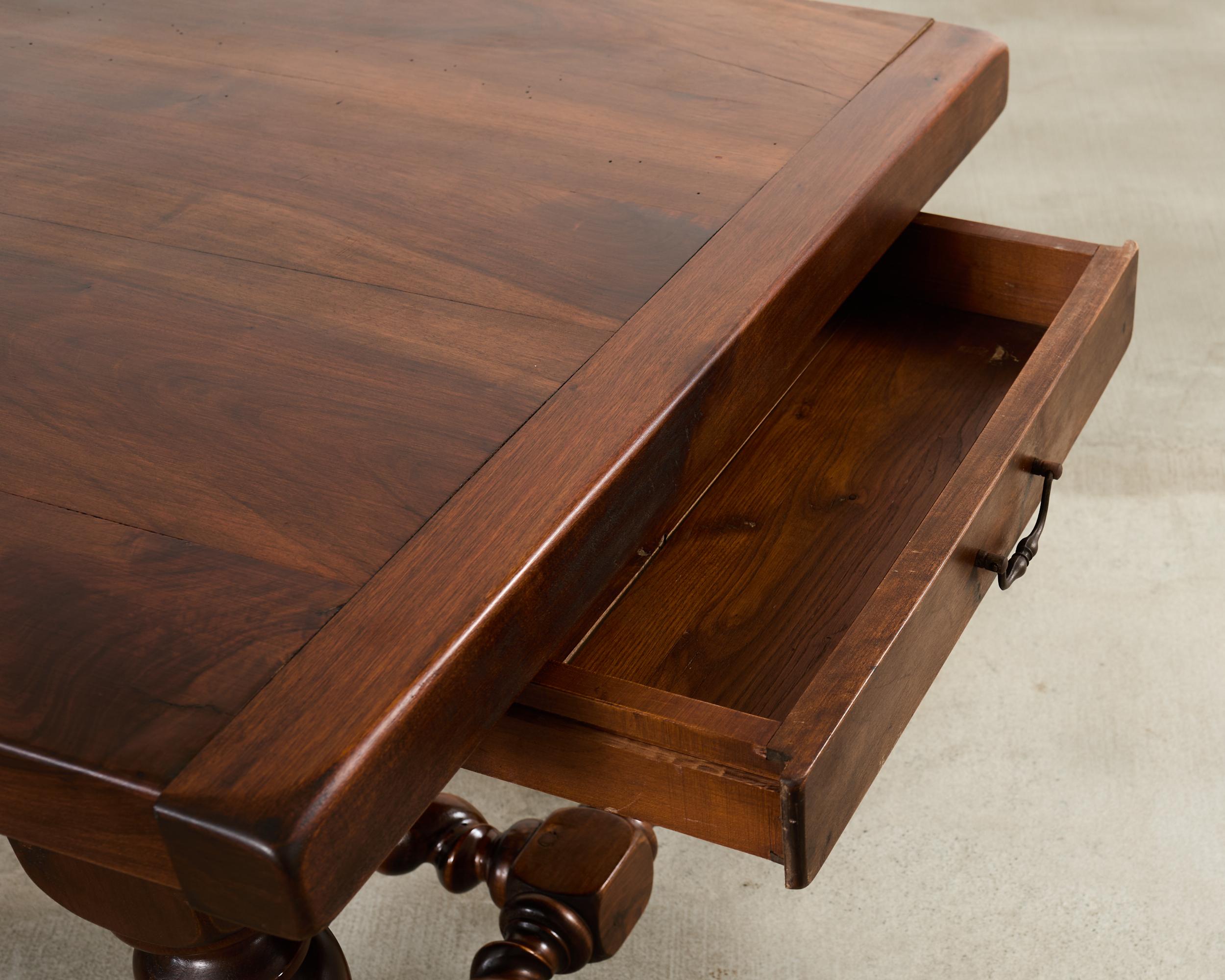 Table de salle à manger à tréteaux en chêne français Farmhouse Barley Twist en vente 4