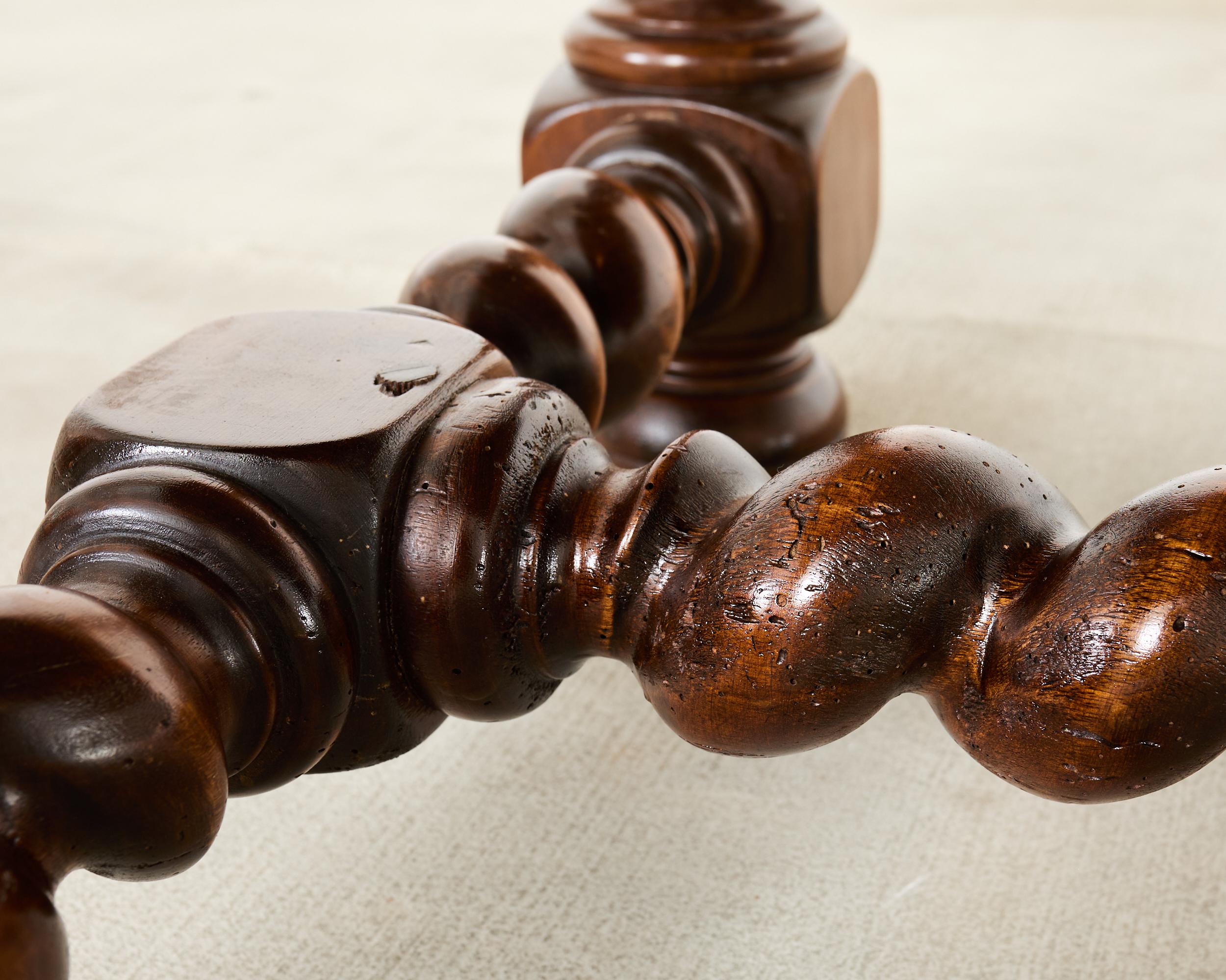 Table de salle à manger à tréteaux en chêne français Farmhouse Barley Twist en vente 5