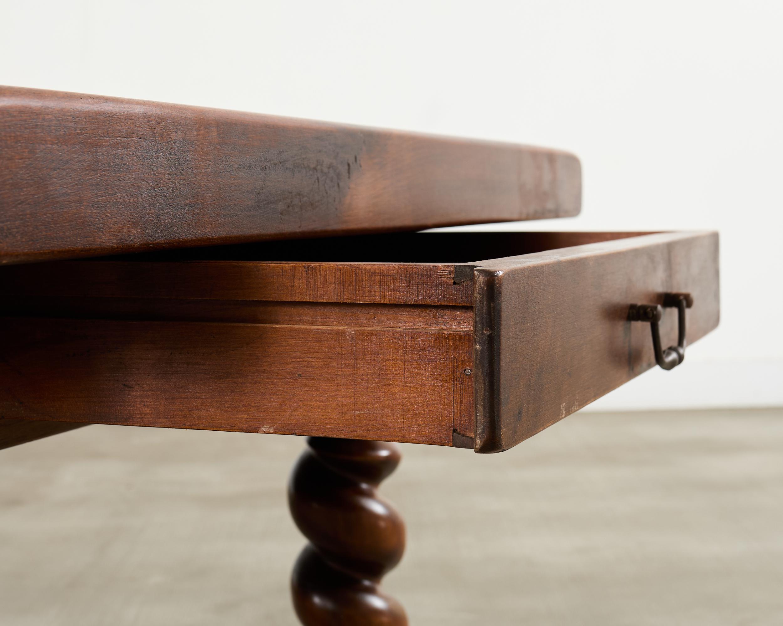 Table de salle à manger à tréteaux en chêne français Farmhouse Barley Twist en vente 9