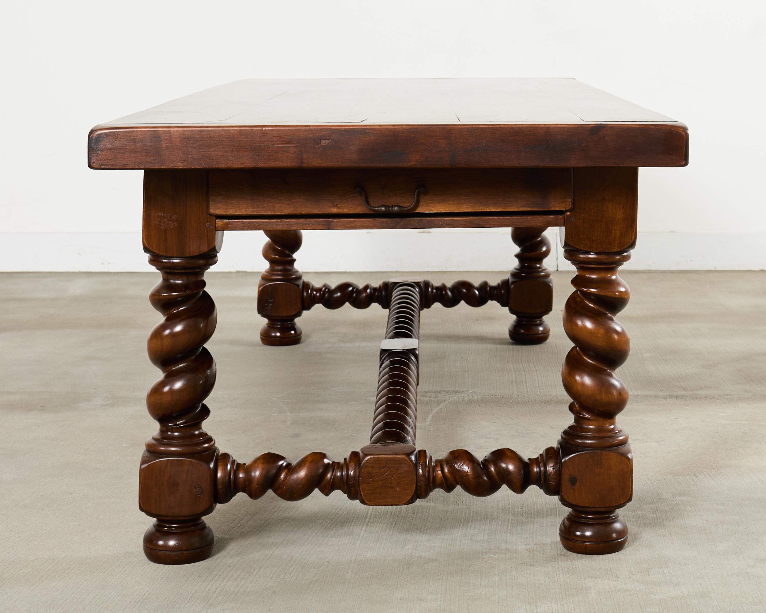 Chêne Table de salle à manger à tréteaux en chêne français Farmhouse Barley Twist en vente