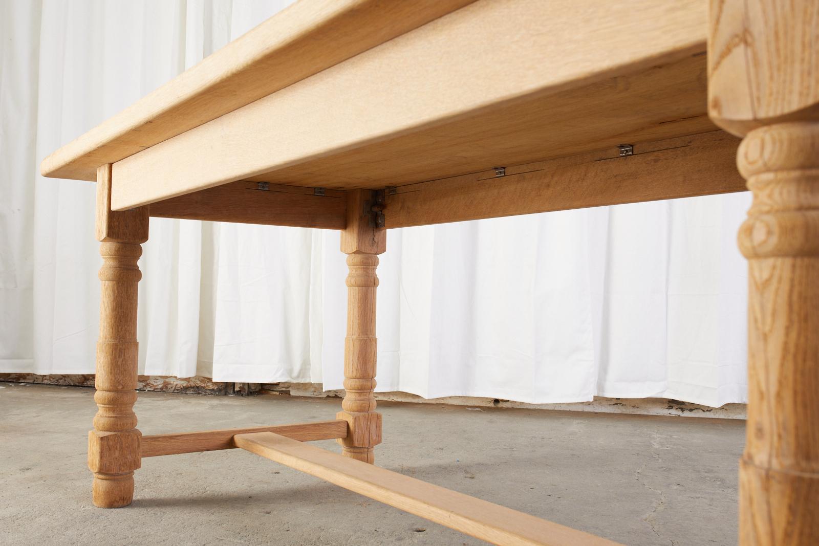 Table à manger à tréteaux de ferme française en chêne en vente 5