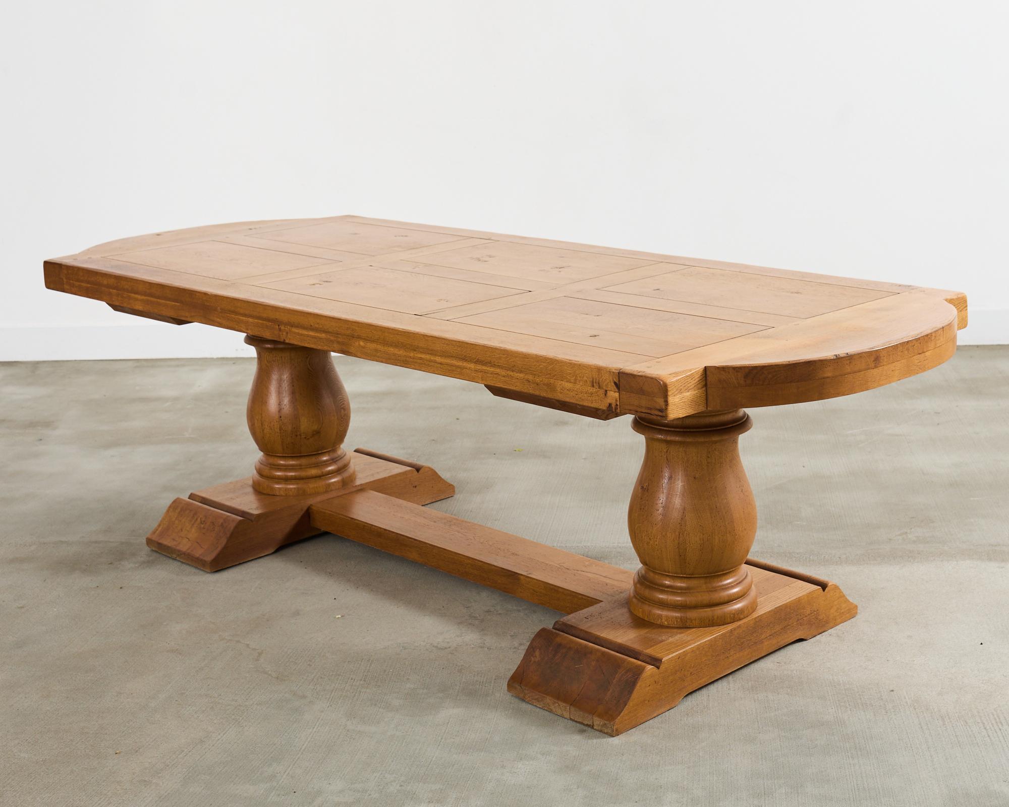 Table de salle à manger à tréteaux en chêne français Table de salle à manger à tréteaux en chêne français Table de salle à manger à tréteaux en chêne français Table de salle à manger à tréteaux en chêne français Table de salle à manger à tréteaux en chêne français en vente 1