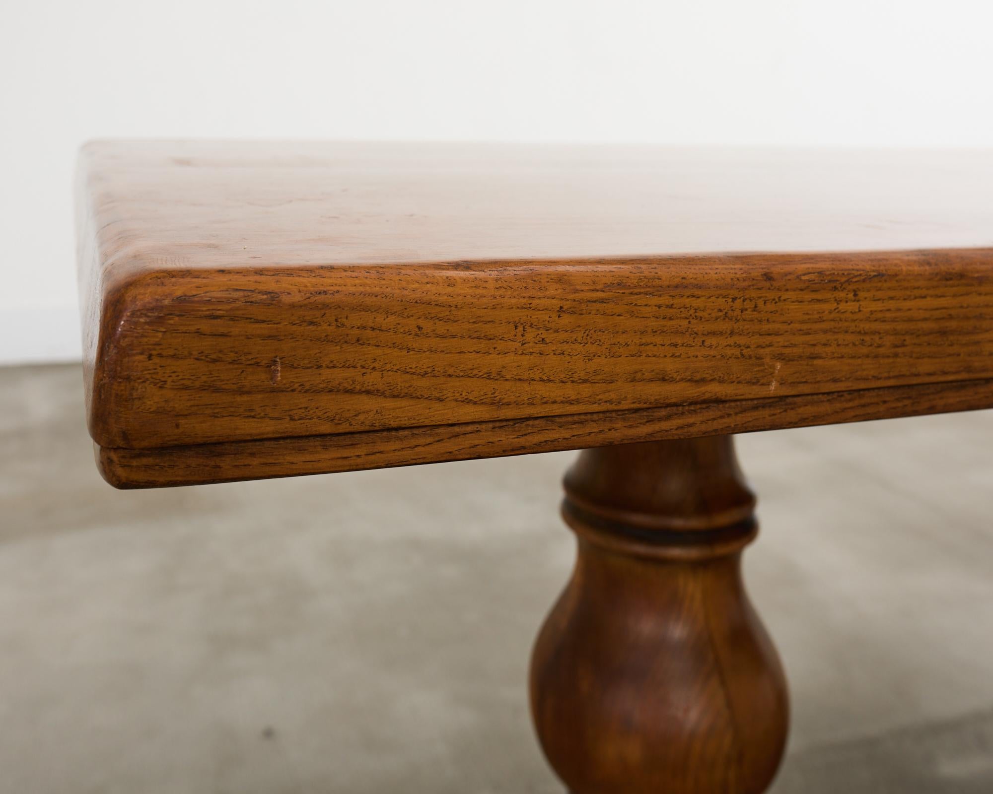 Table de salle à manger à tréteaux en chêne français Country French Oak Farmhouse Harvest en vente 2