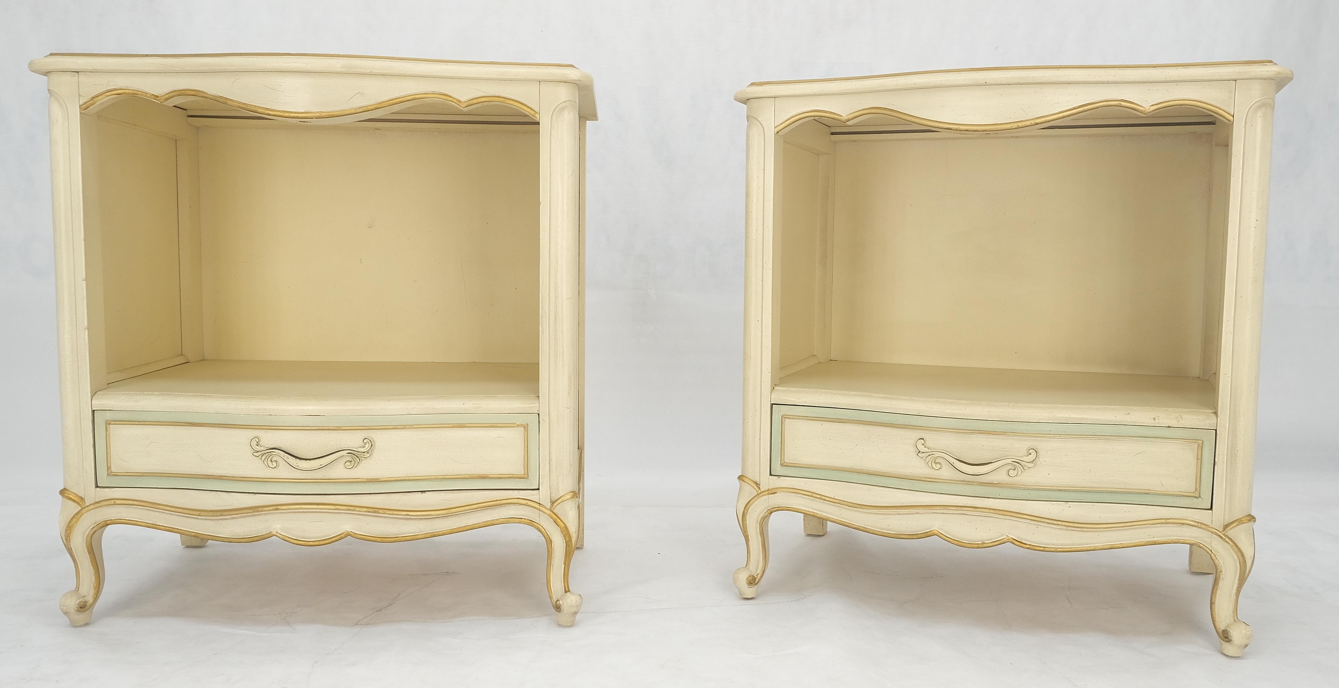 Country French Blanco Beige Oro Azul Mesillas de noche de un cajón MENTA Lacado en venta