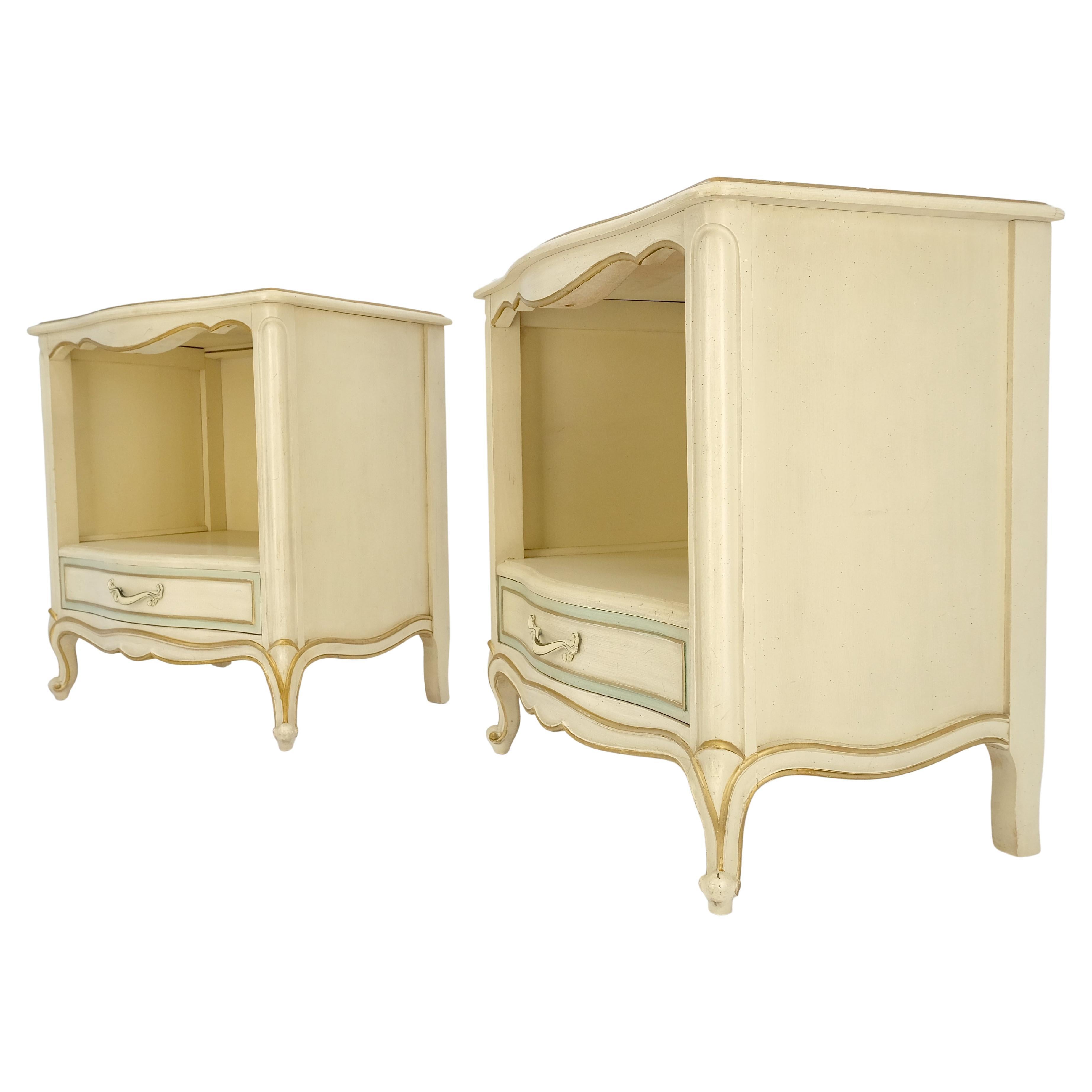 Country French Blanco Beige Oro Azul Mesillas de noche de un cajón MENTA en venta