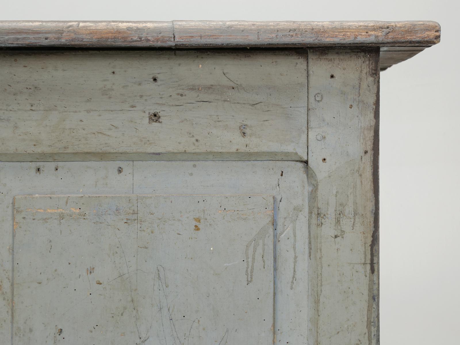 Antique French bakery or patisserie counter, that in our opinion is very old. Difficult to determine if the bakery counter could be late 1700s or early 1800s, but the look is there. Call it shabby chic, or Country French, whatever, it would make for