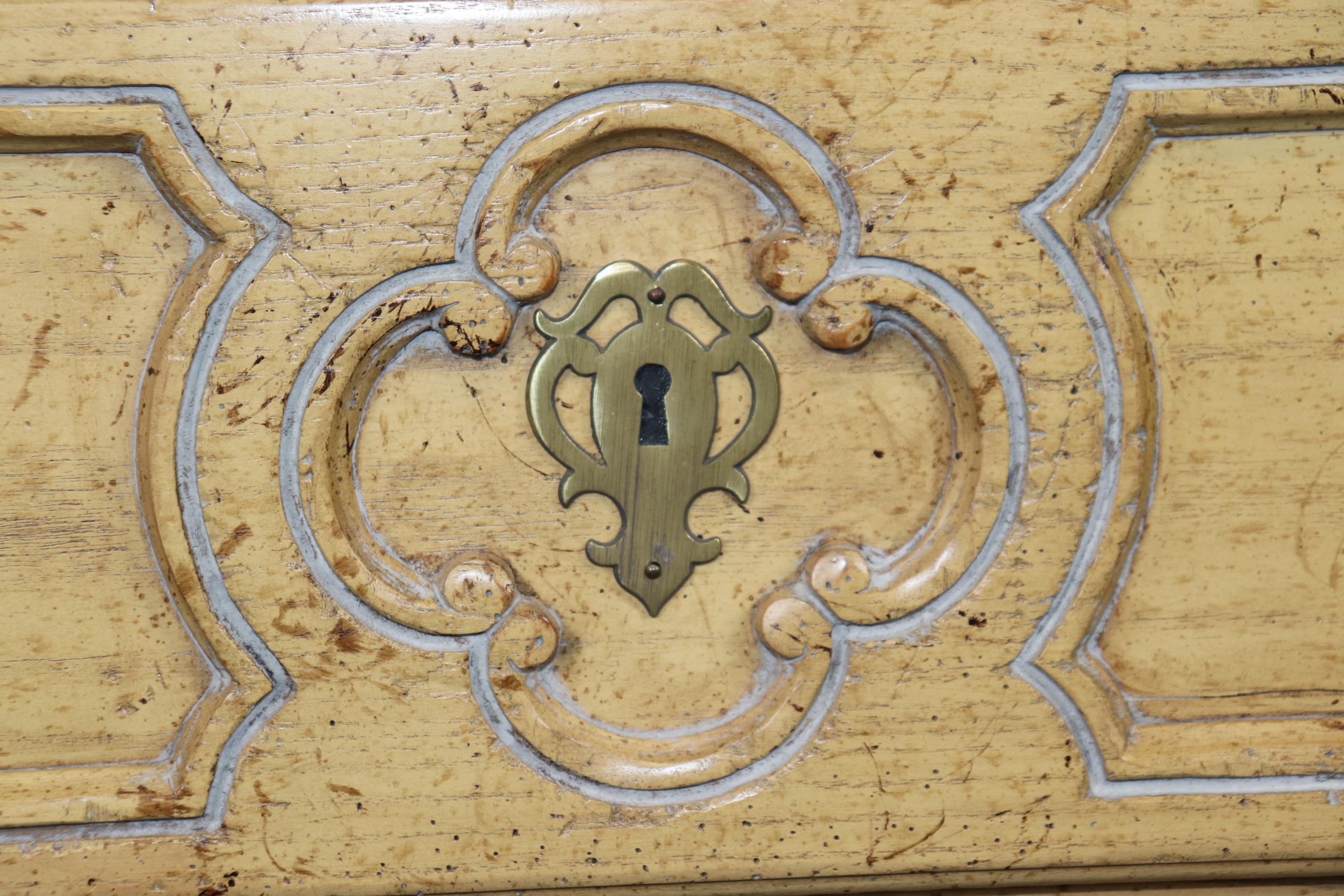 Buffet con server in stile Provance francese Luigi XV di Baker Furniture Company in vendita 6