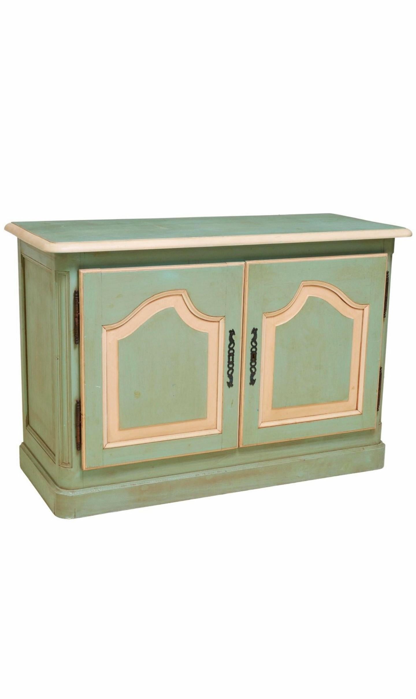 Country French Provincial Louis XV Style Painted Sideboard In Good Condition For Sale In Forney, TX