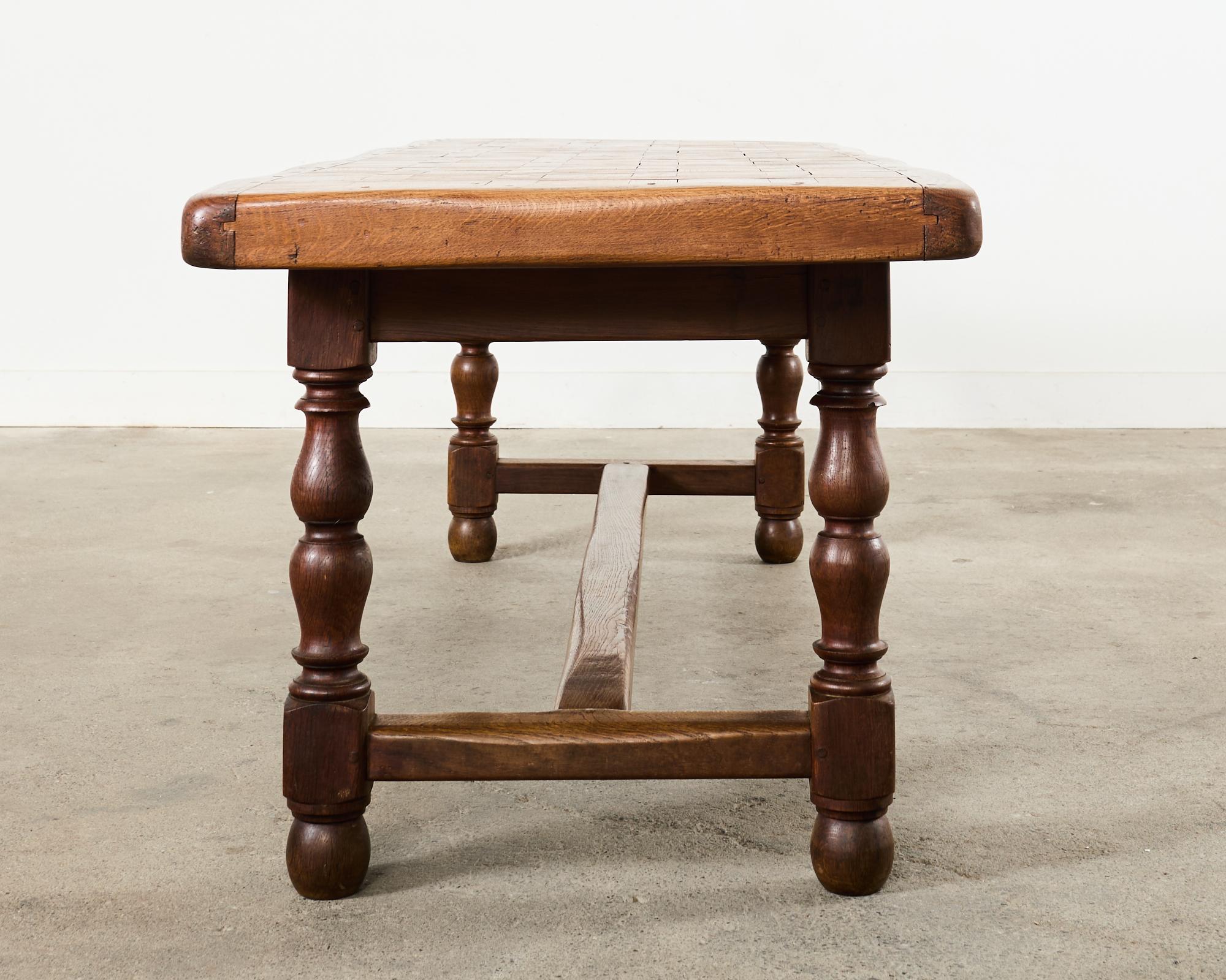 Mesa de comedor Country French Provincial Oak Farmhouse Parquetry Hecho a mano en venta
