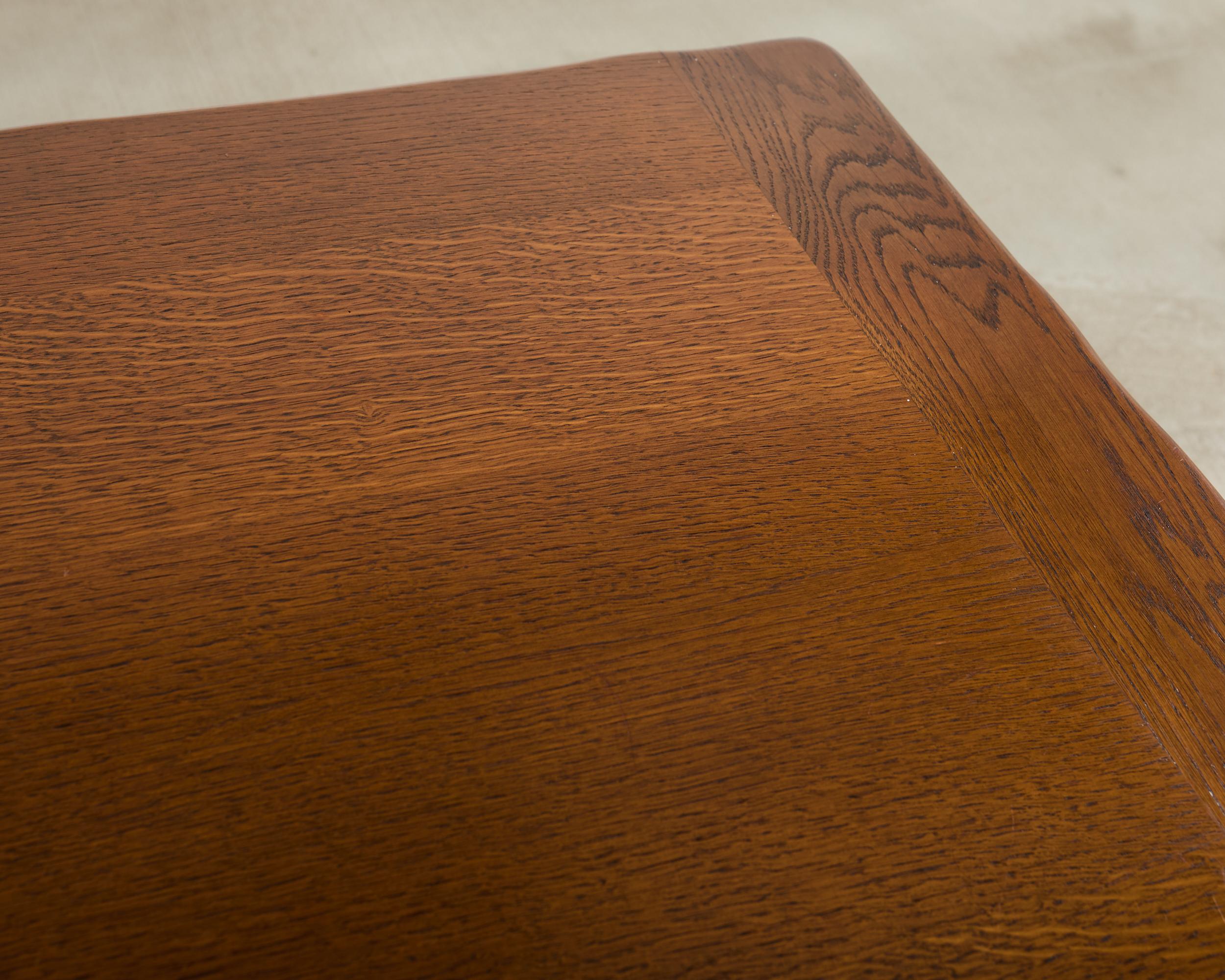 Table à manger à tréteaux en chêne de style rustique 9 pieds en vente 2