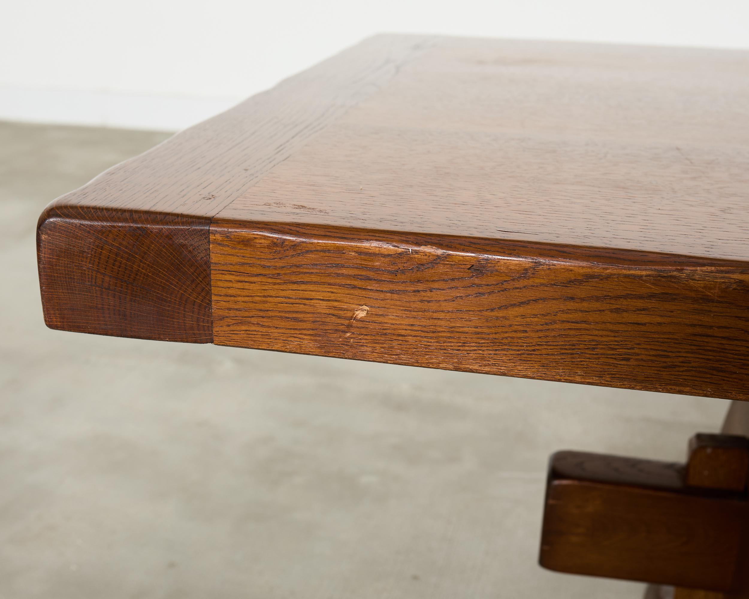 Table à manger à tréteaux en chêne de style rustique 9 pieds en vente 6