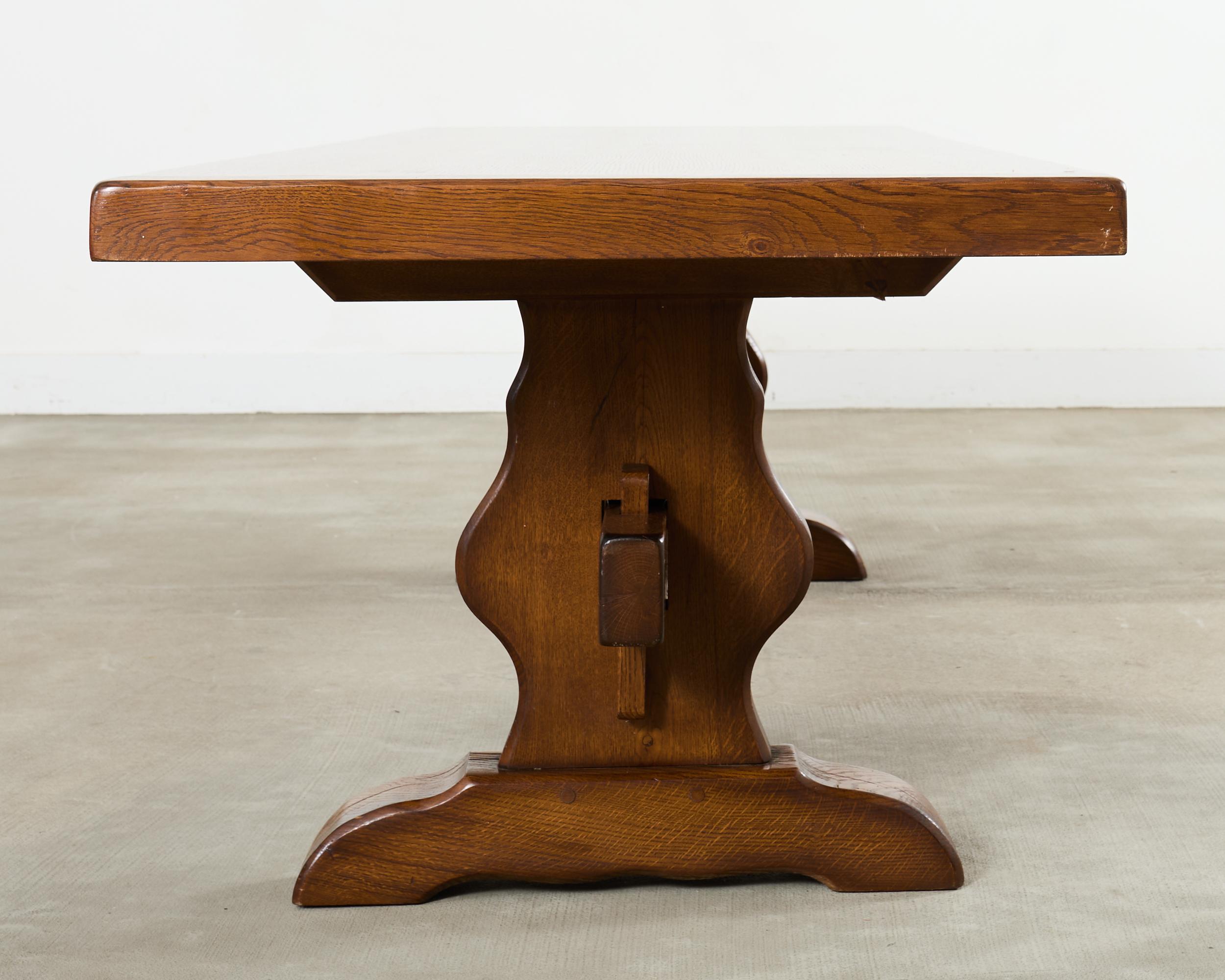 Table à manger à tréteaux en chêne de style rustique 9 pieds Bon état - En vente à Rio Vista, CA