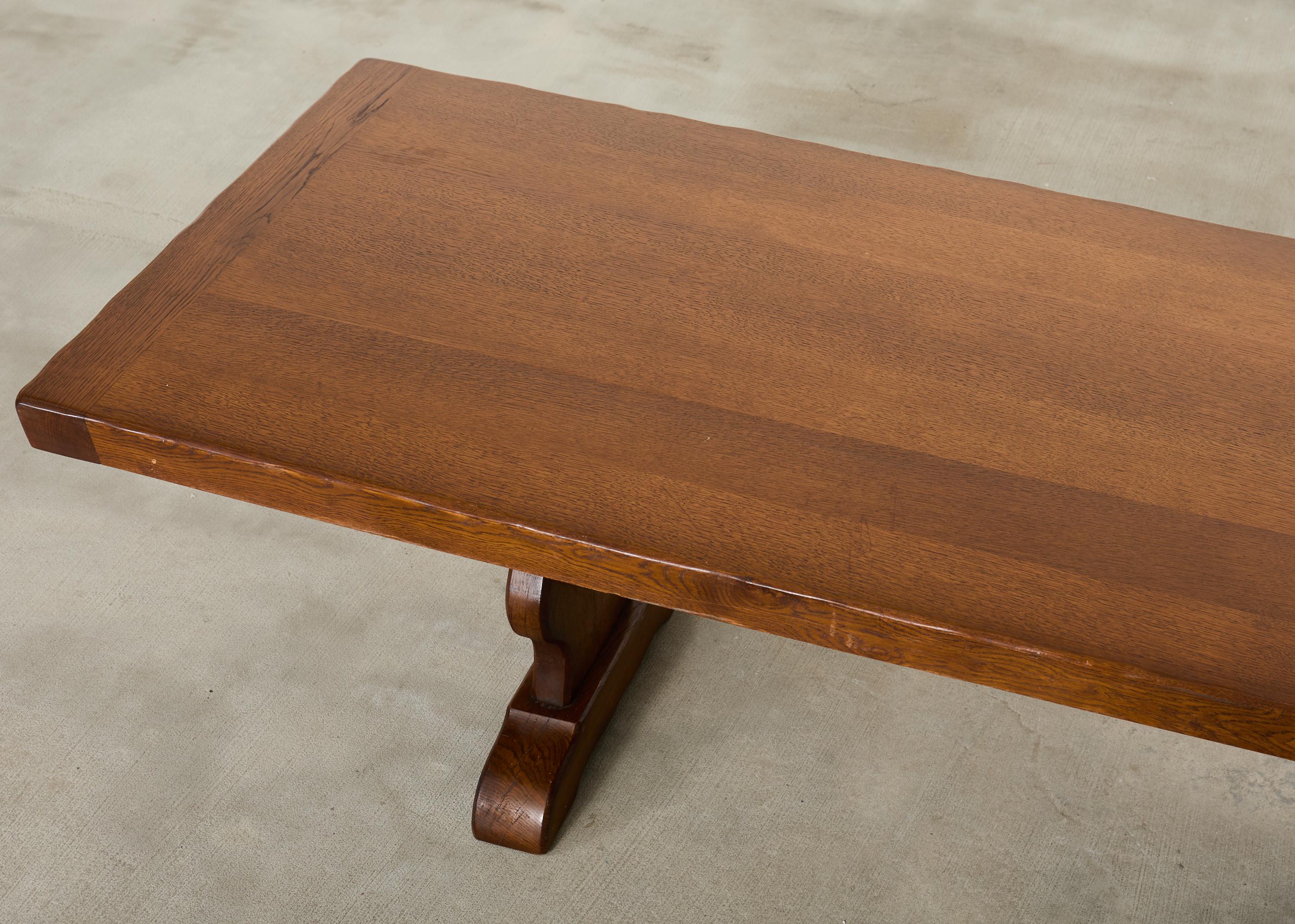 20ième siècle Table à manger à tréteaux en chêne de style rustique 9 pieds en vente