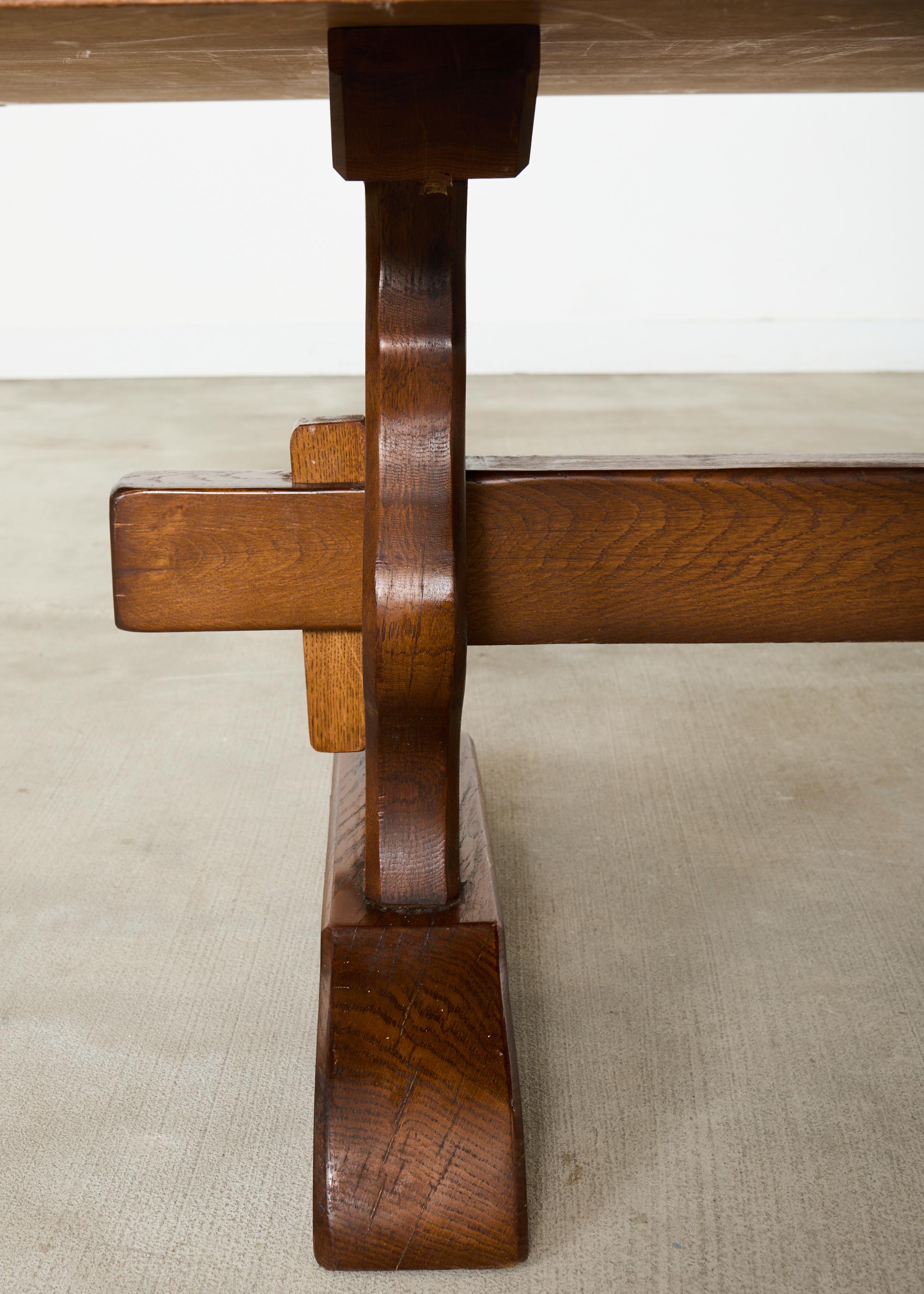 Table à manger à tréteaux en chêne de style rustique 9 pieds en vente 1